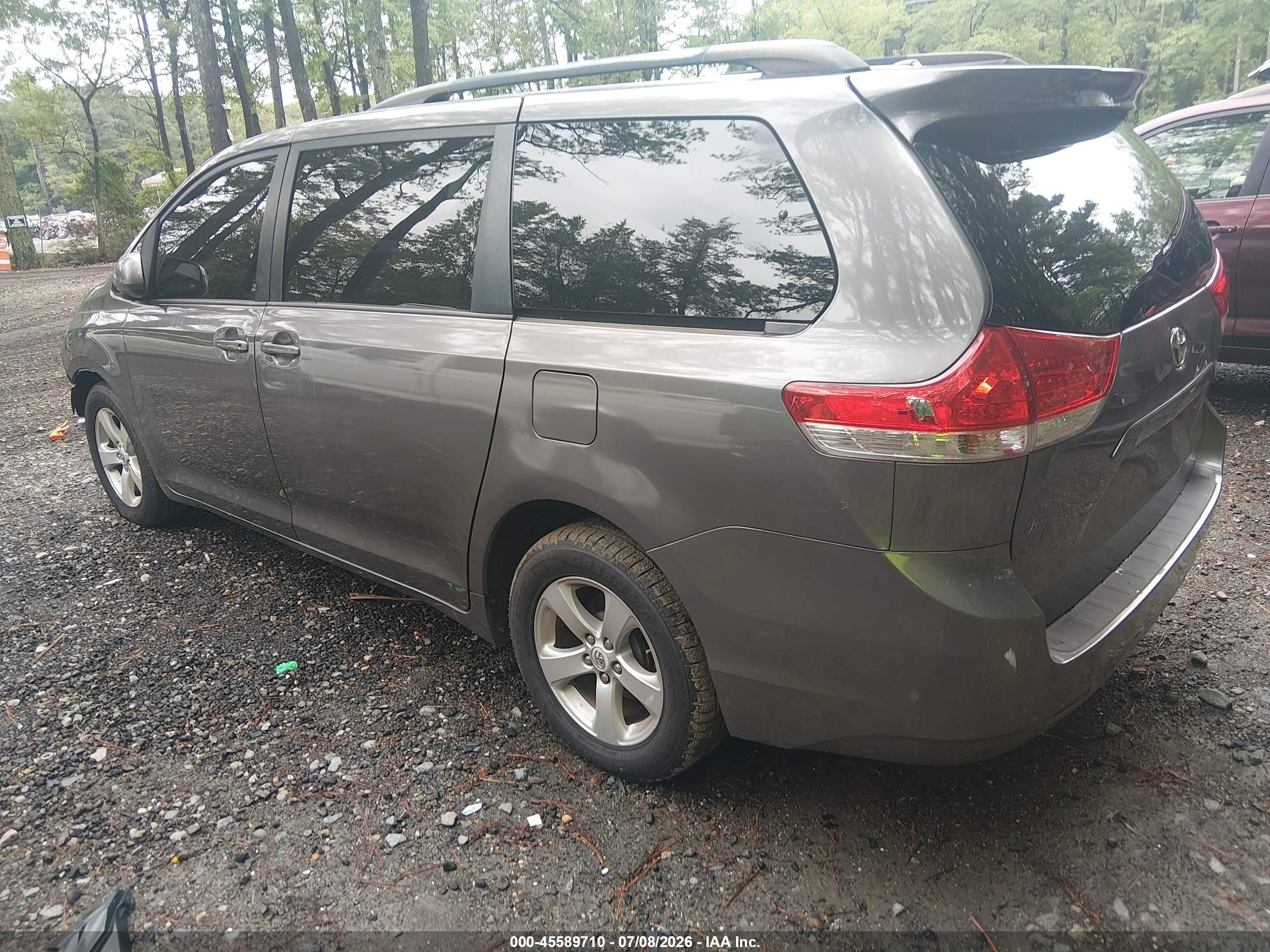 2012 Toyota Sienna Le V6 8 Passenger Gray vin: 5TDKK3DC7CS197257