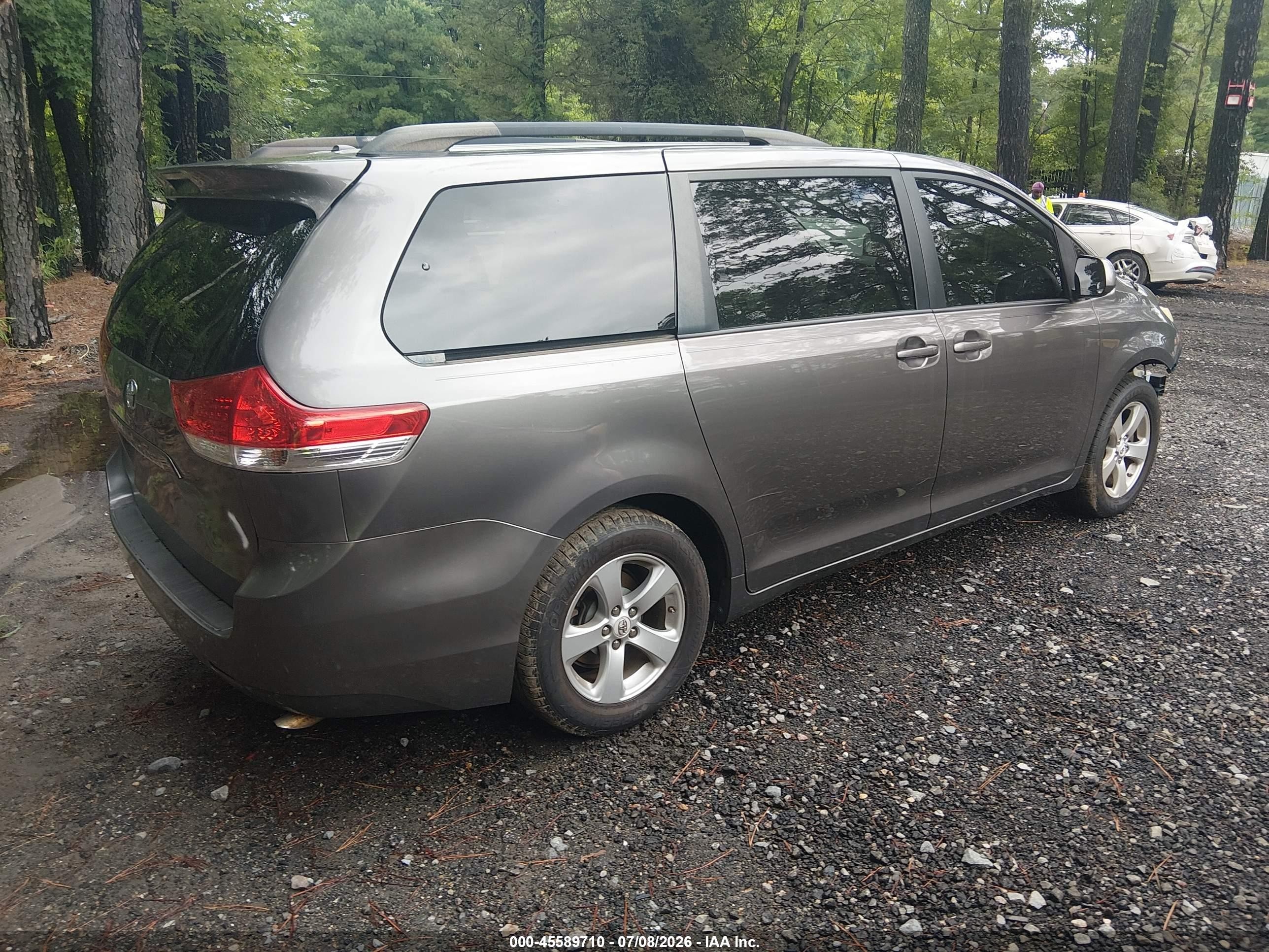 2012 Toyota Sienna Le V6 8 Passenger Gray vin: 5TDKK3DC7CS197257