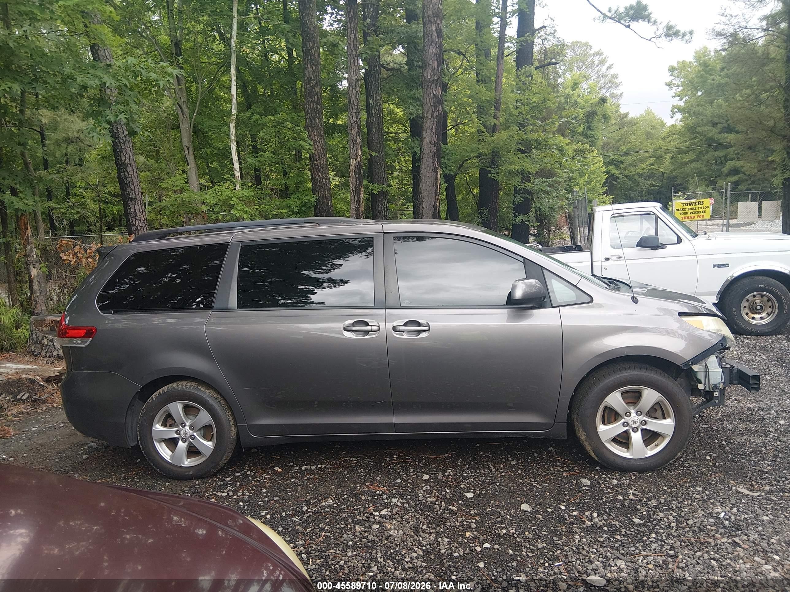 2012 Toyota Sienna Le V6 8 Passenger Gray vin: 5TDKK3DC7CS197257