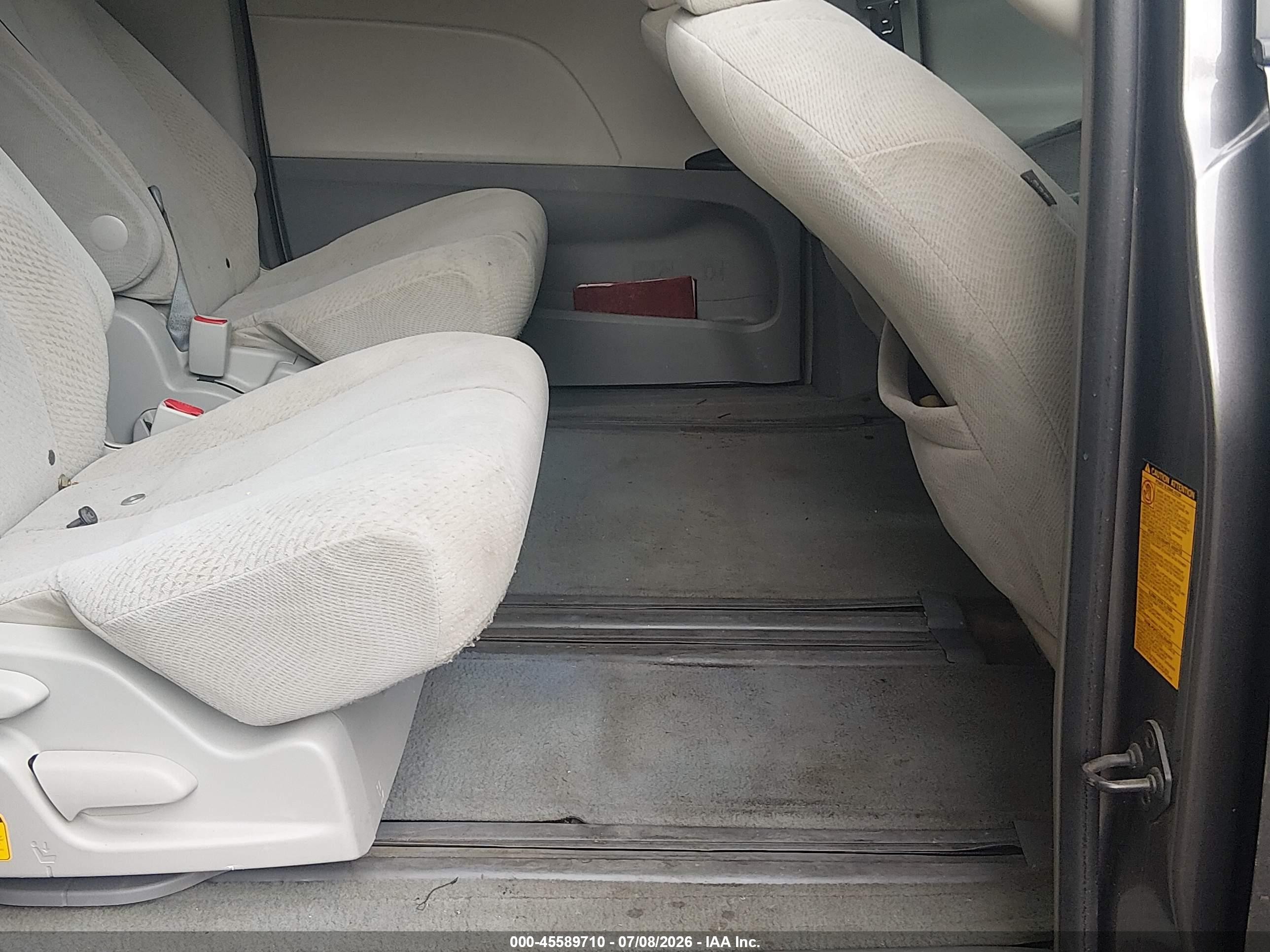 2012 Toyota Sienna Le V6 8 Passenger Gray vin: 5TDKK3DC7CS197257