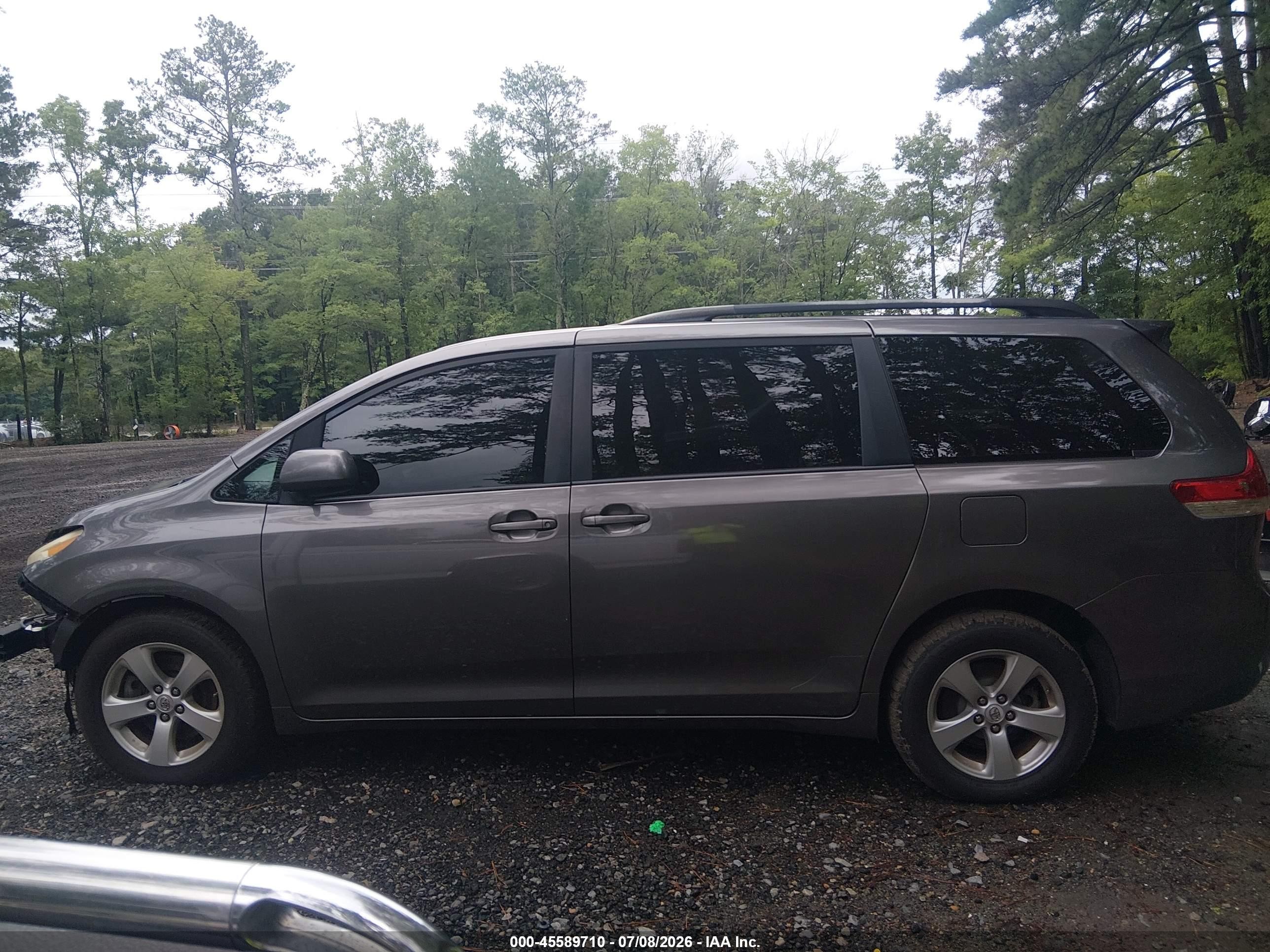 2012 Toyota Sienna Le V6 8 Passenger Gray vin: 5TDKK3DC7CS197257