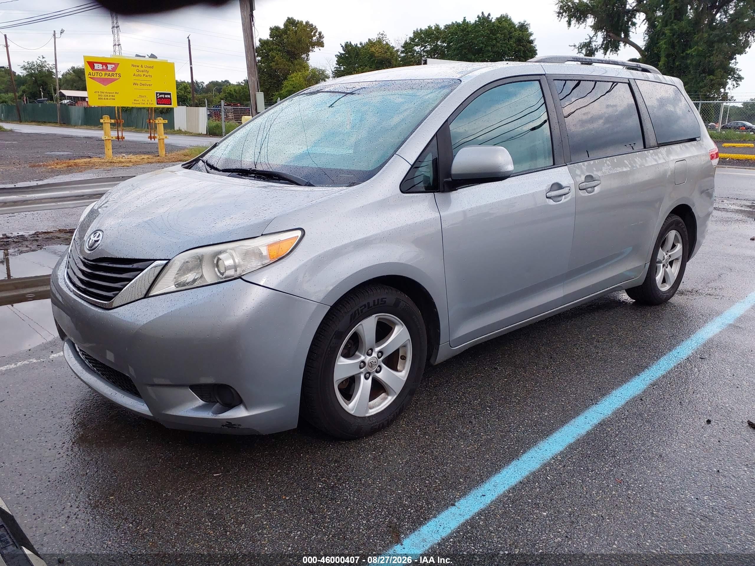 2012 Toyota Sienna Le V6 8 Passenger Silver vin: 5TDKK3DC7CS204935