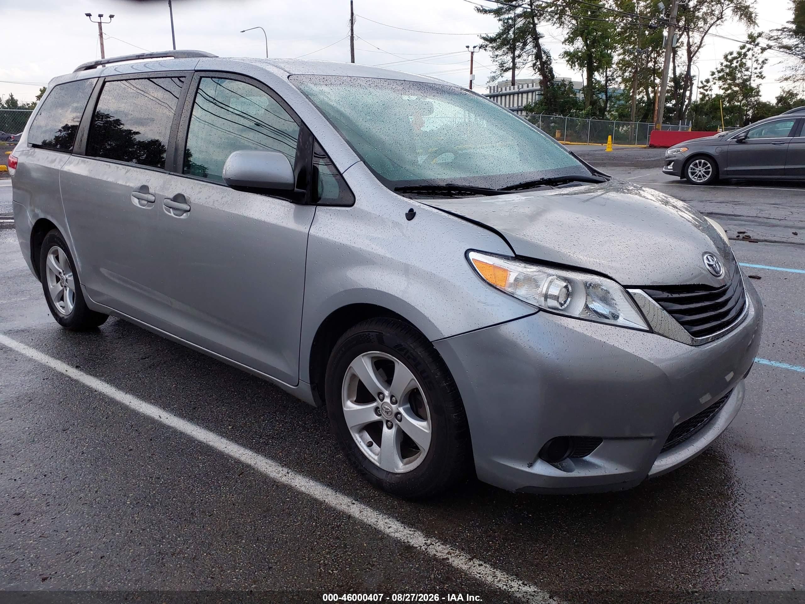 2012 Toyota Sienna Le V6 8 Passenger Silver vin: 5TDKK3DC7CS204935
