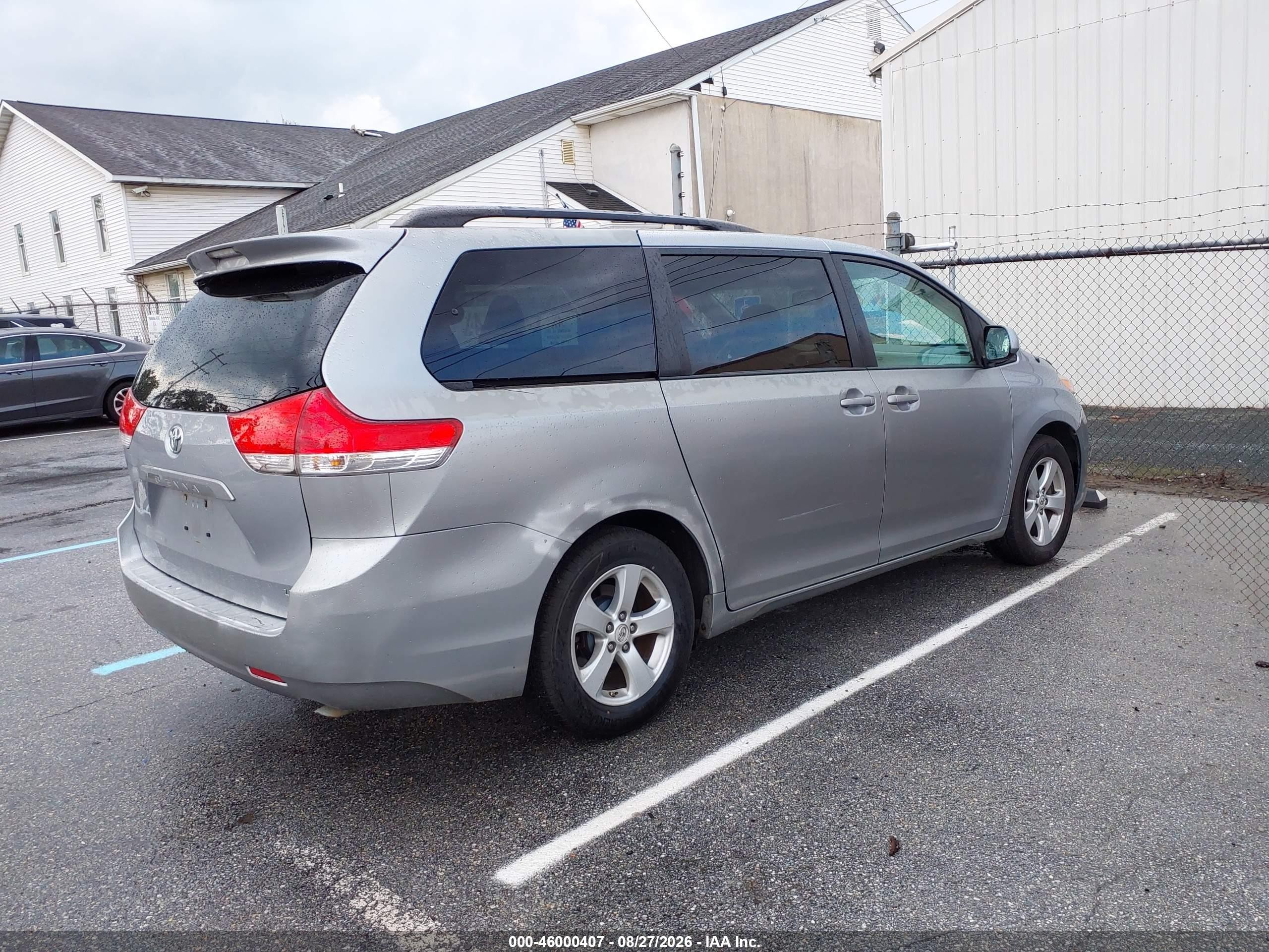 2012 Toyota Sienna Le V6 8 Passenger Silver vin: 5TDKK3DC7CS204935