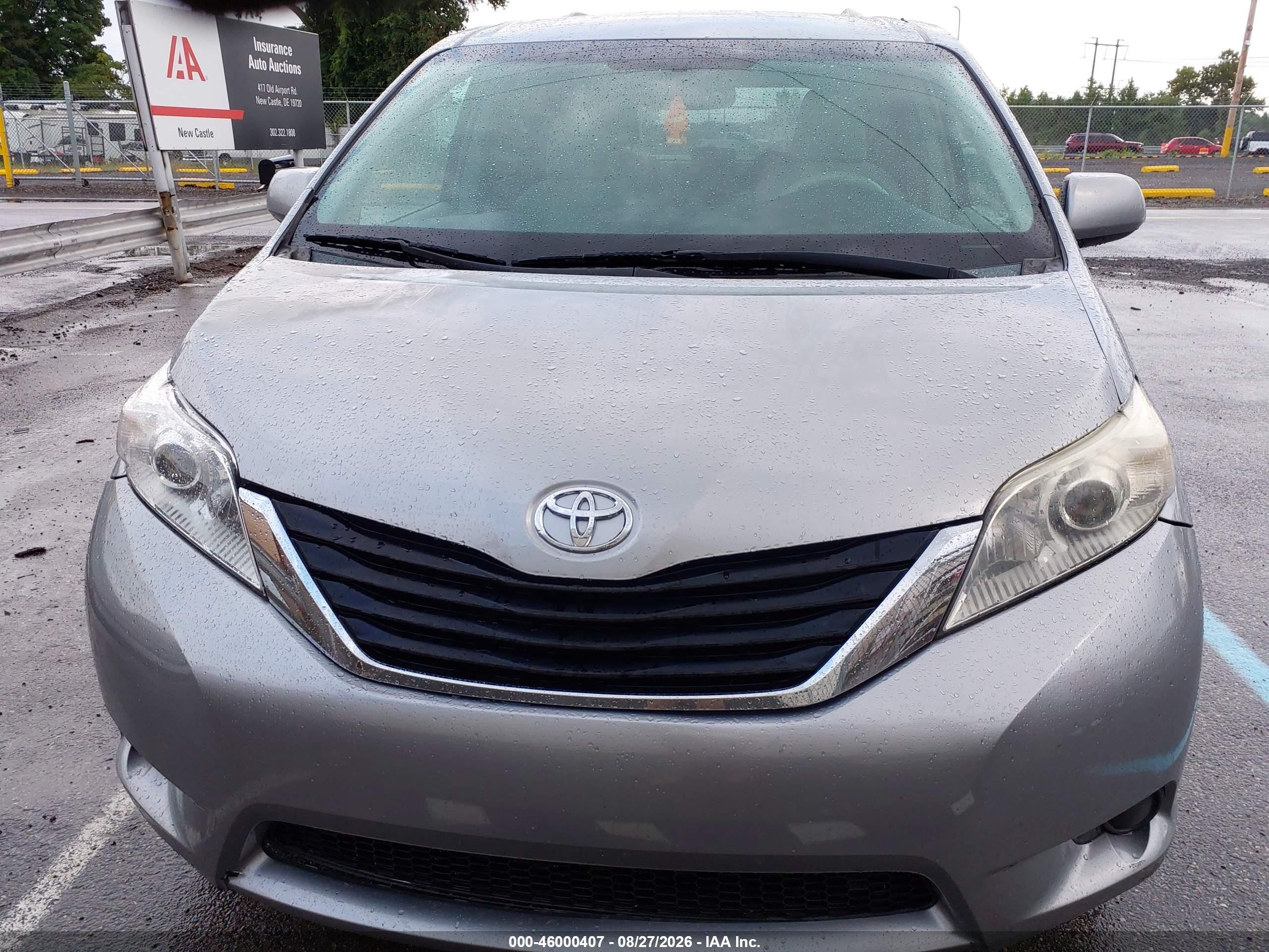 2012 Toyota Sienna Le V6 8 Passenger Silver vin: 5TDKK3DC7CS204935