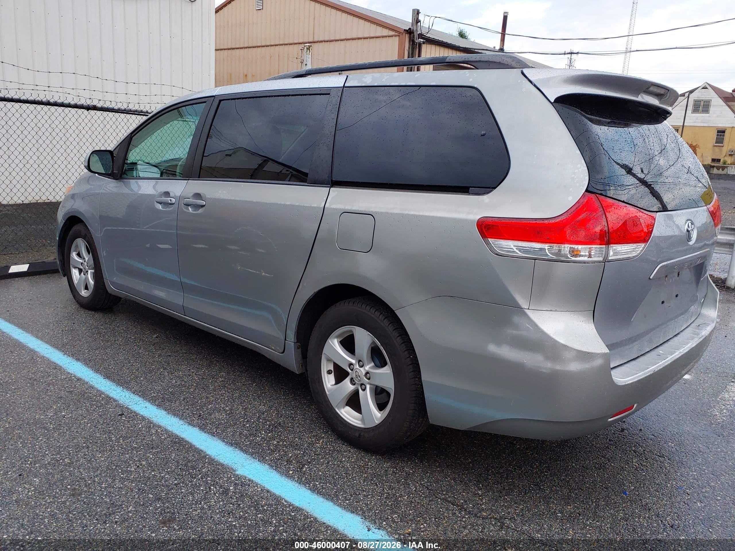 2012 Toyota Sienna Le V6 8 Passenger Silver vin: 5TDKK3DC7CS204935