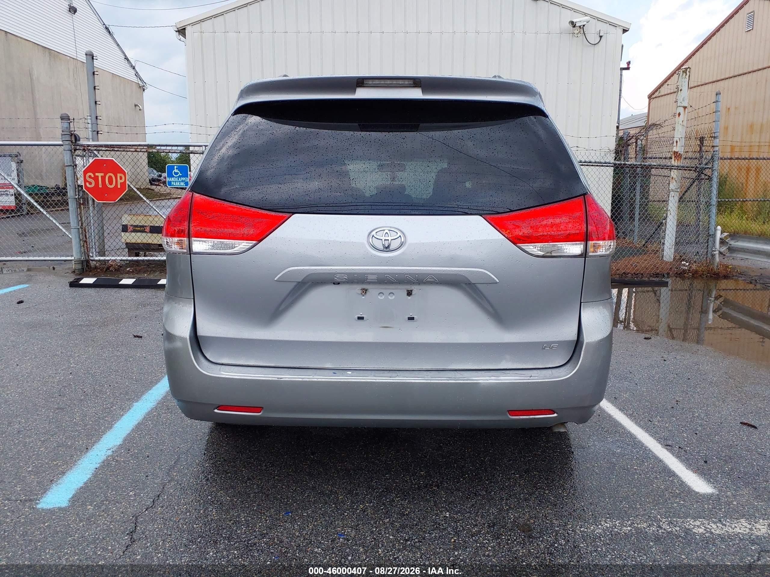 2012 Toyota Sienna Le V6 8 Passenger Silver vin: 5TDKK3DC7CS204935