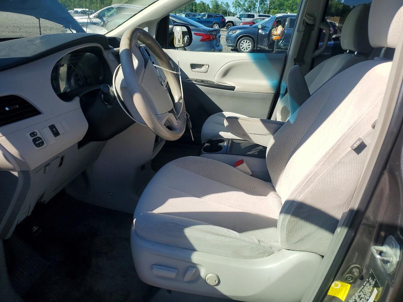 2012 Toyota Sienna Le Silver vin: 5TDKK3DC7CS210413