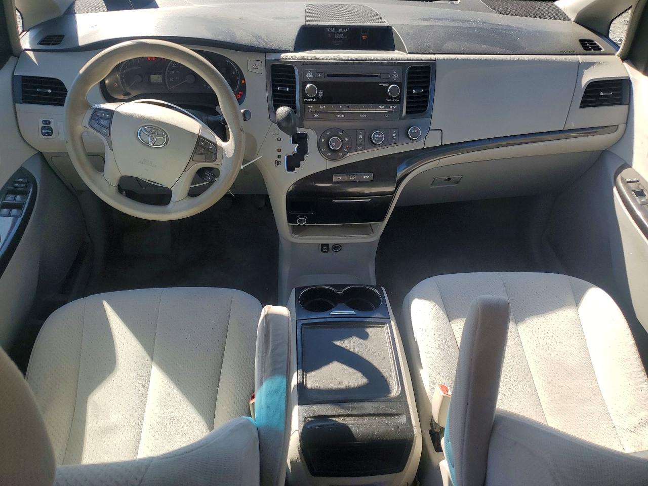 2012 Toyota Sienna Le Silver vin: 5TDKK3DC7CS210413