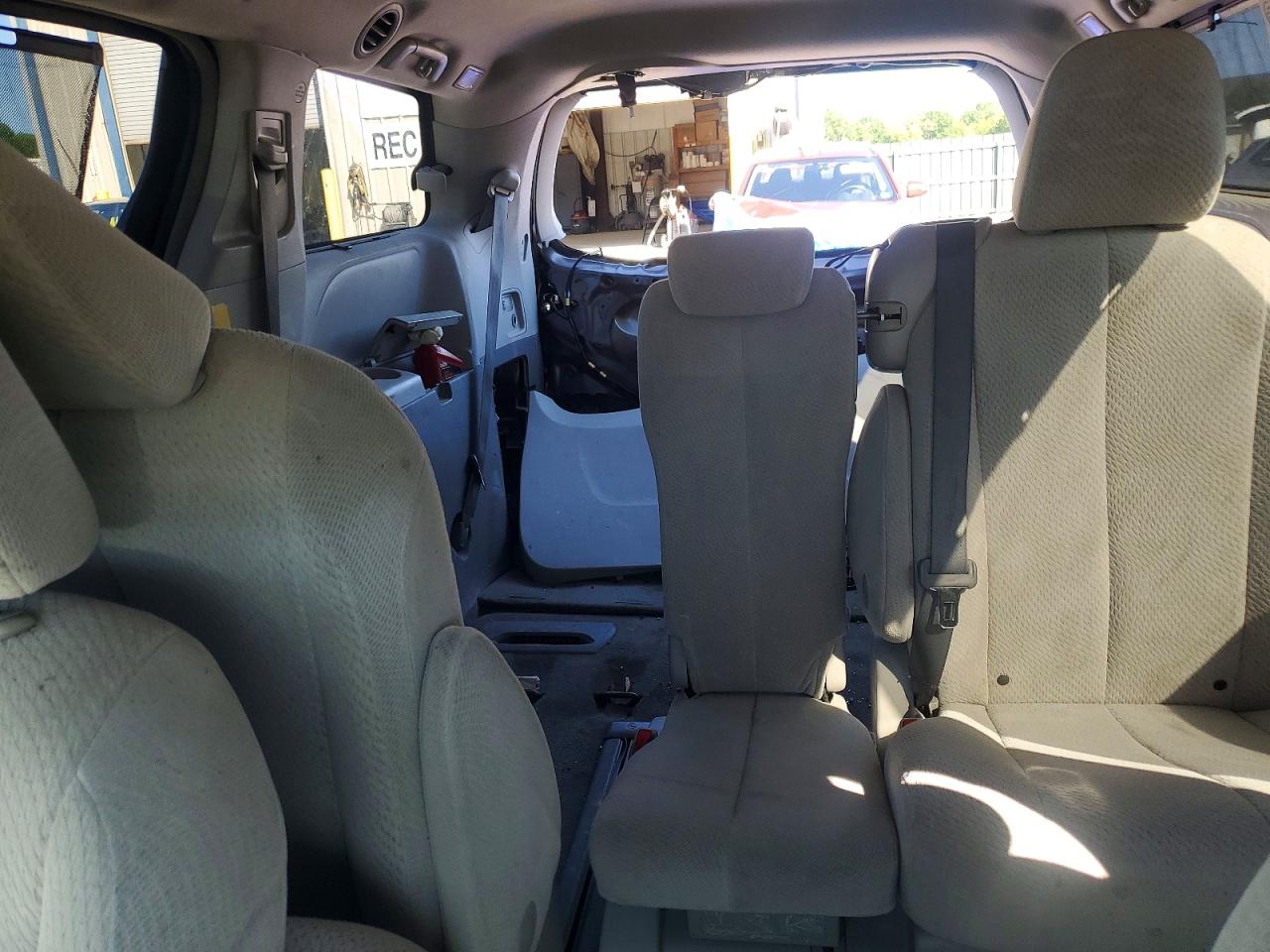 2012 Toyota Sienna Le Silver vin: 5TDKK3DC7CS210413