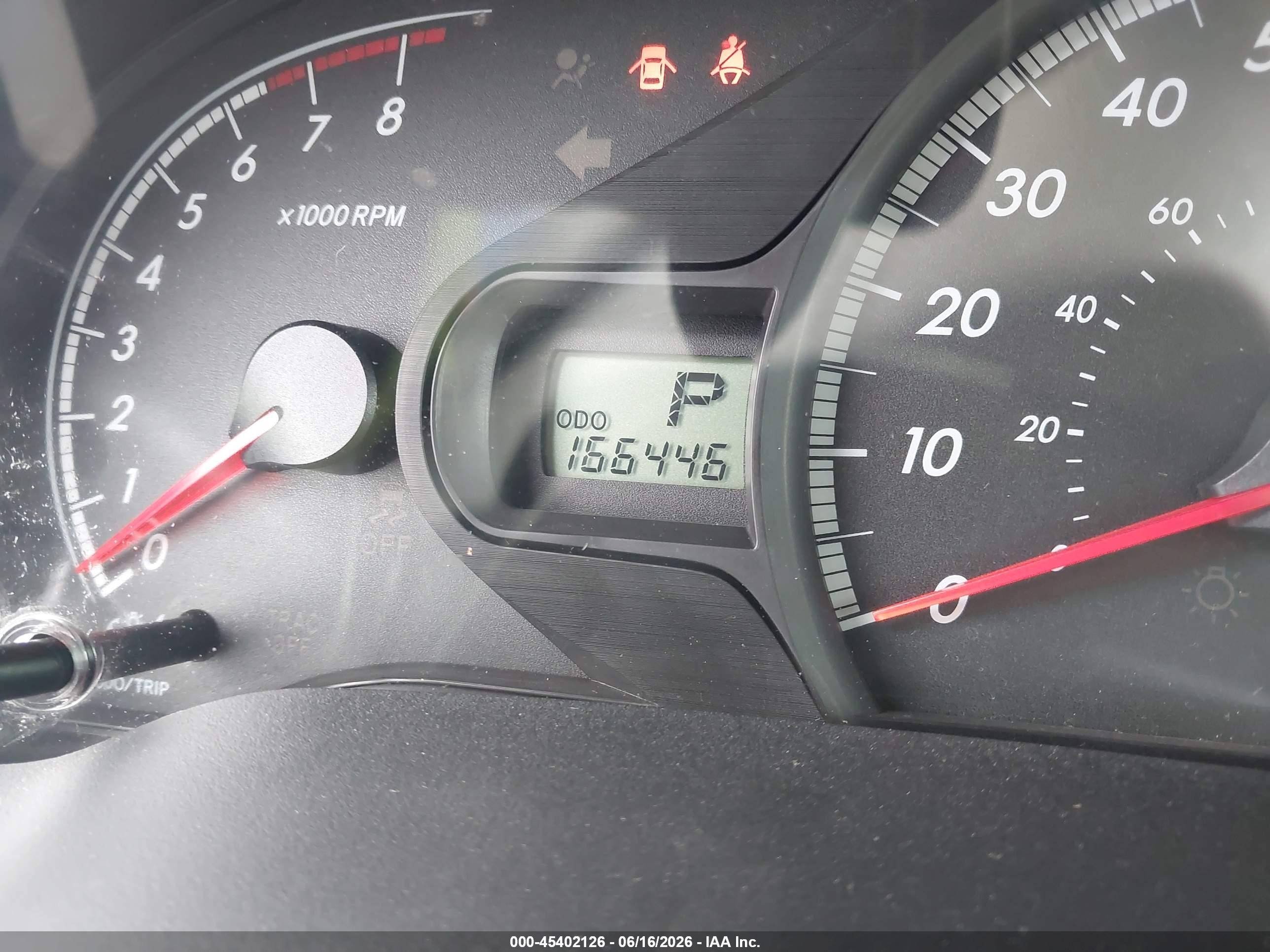 2012 Toyota Sienna Le V6 8 Passenger Silver vin: 5TDKK3DC7CS210735