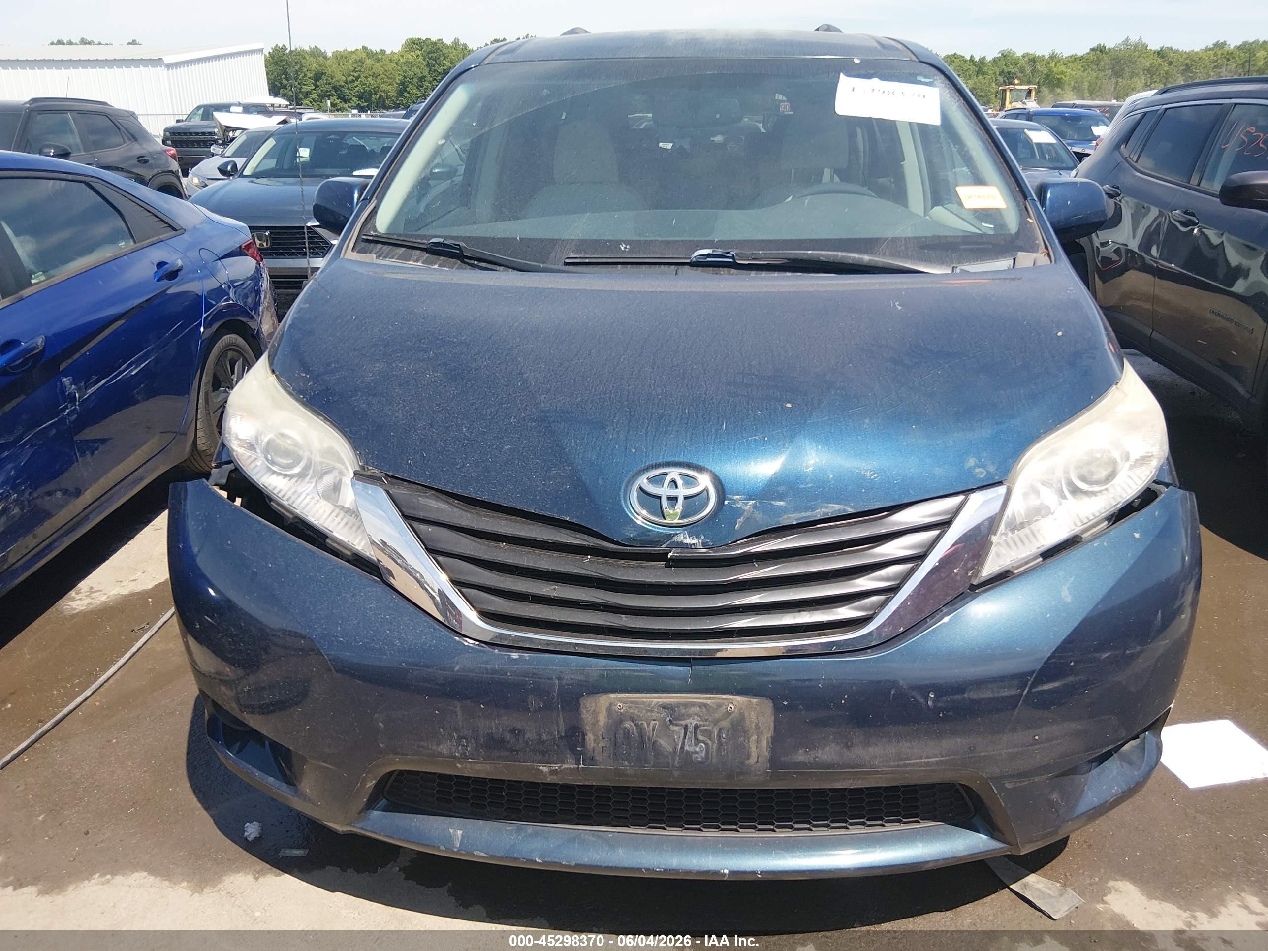 2012 Toyota Sienna Le V6 8 Passenger Blue vin: 5TDKK3DC7CS233755