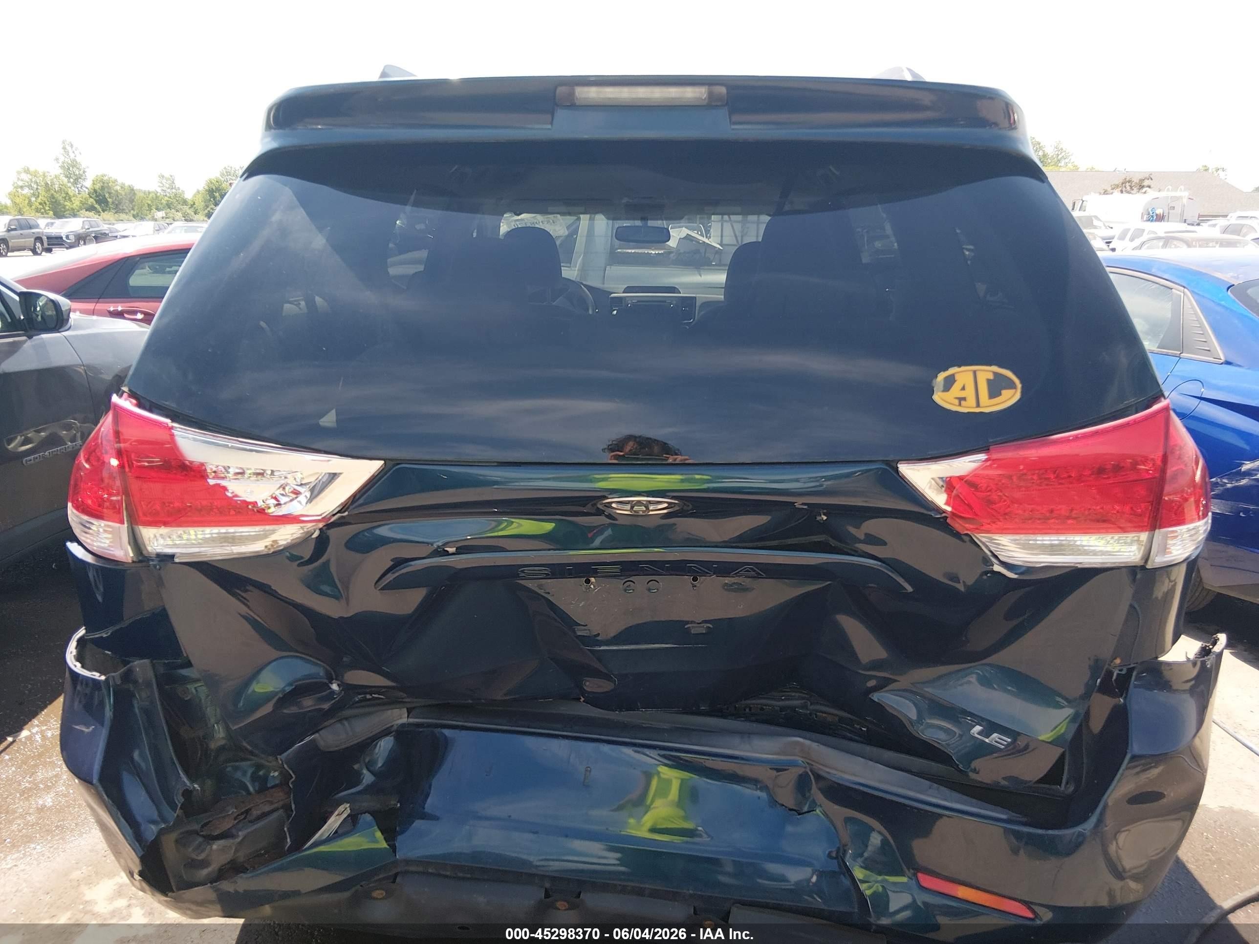 2012 Toyota Sienna Le V6 8 Passenger Blue vin: 5TDKK3DC7CS233755