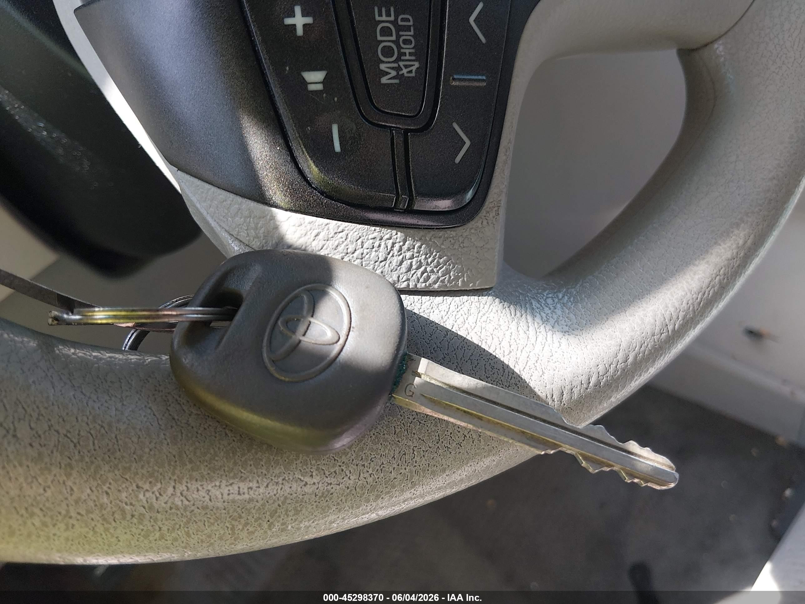 2012 Toyota Sienna Le V6 8 Passenger Blue vin: 5TDKK3DC7CS233755