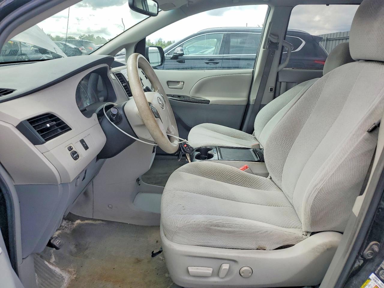 2012 Toyota Sienna Le Черный vin: 5TDKK3DC7CS242830