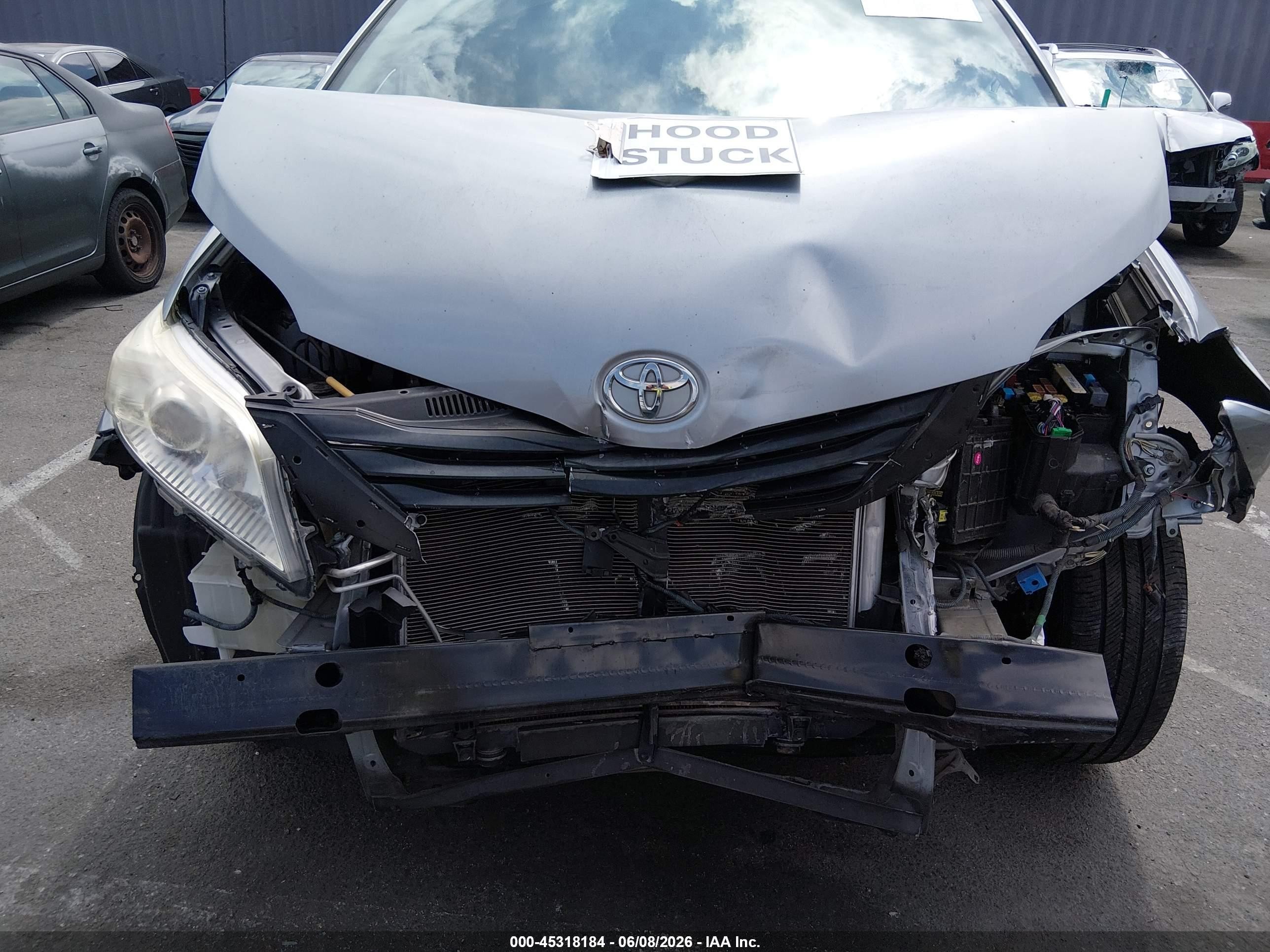 2013 Toyota Sienna Le V6 8 Passenger Silver vin: 5TDKK3DC7DS280818