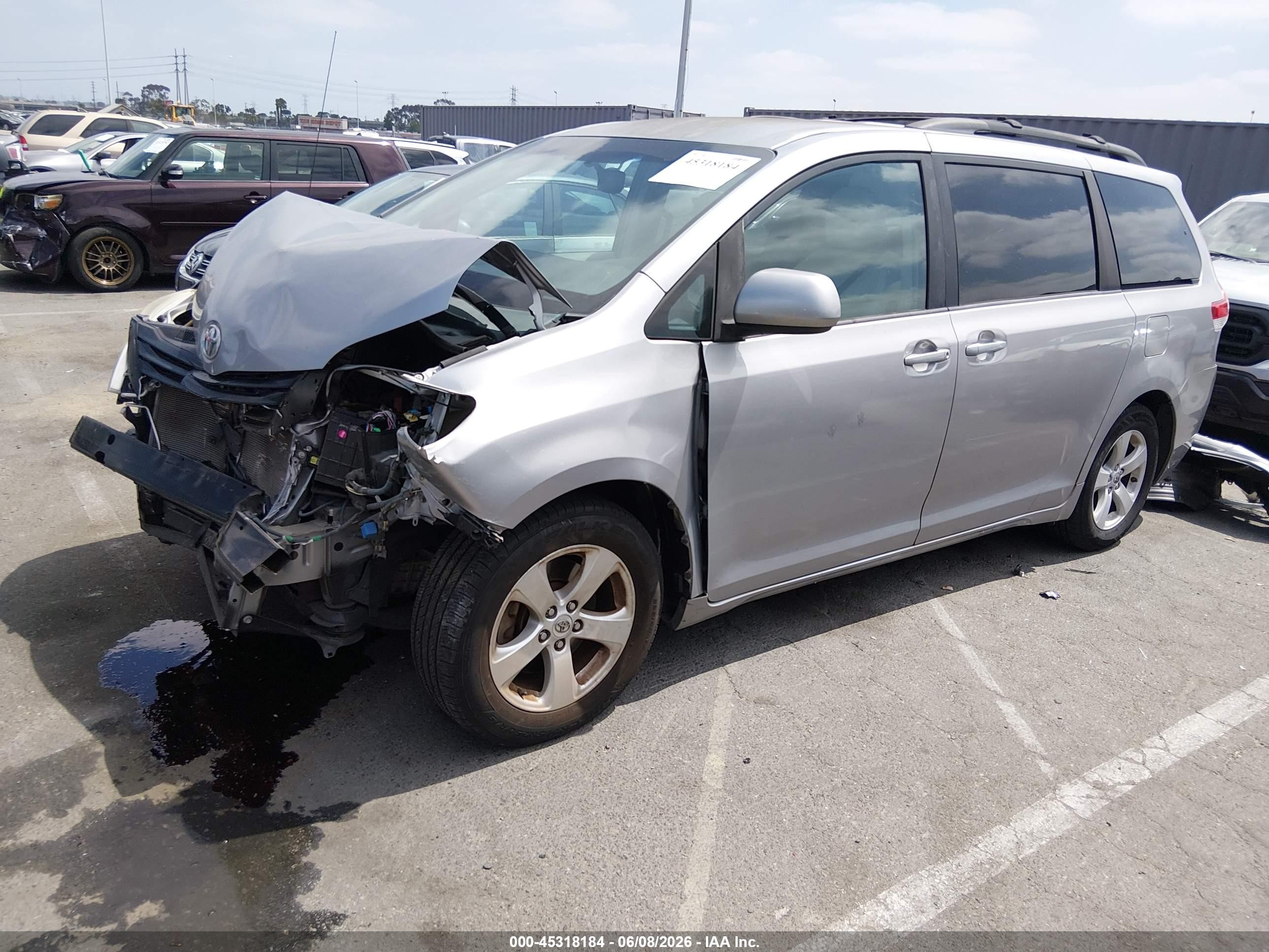 2013 Toyota Sienna Le V6 8 Passenger Silver vin: 5TDKK3DC7DS280818