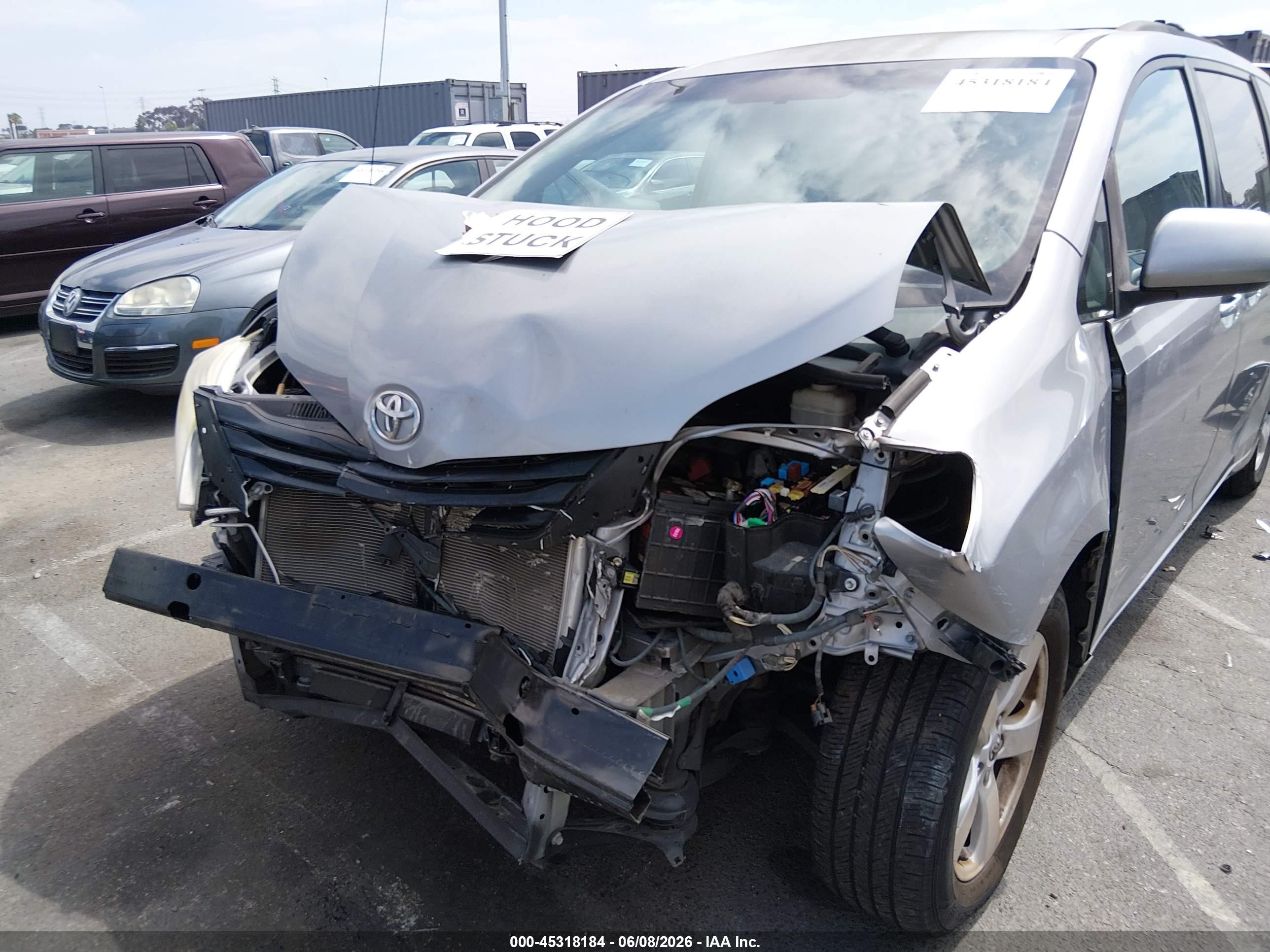 2013 Toyota Sienna Le V6 8 Passenger Silver vin: 5TDKK3DC7DS280818
