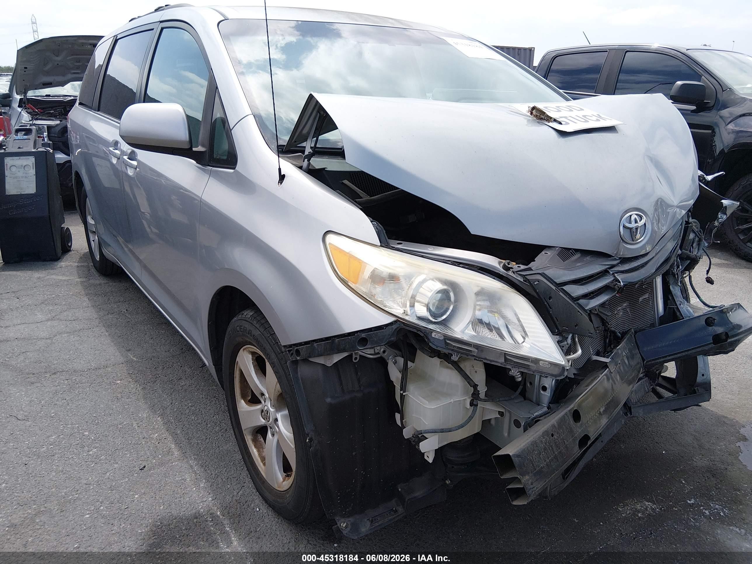 2013 Toyota Sienna Le V6 8 Passenger Silver vin: 5TDKK3DC7DS280818