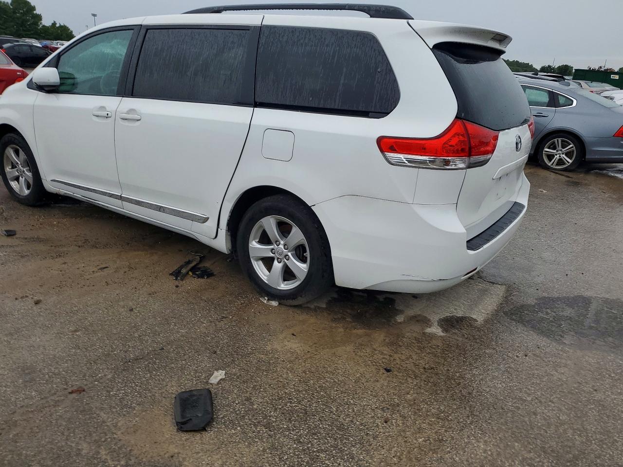 2013 Toyota Sienna Le White vin: 5TDKK3DC7DS283296