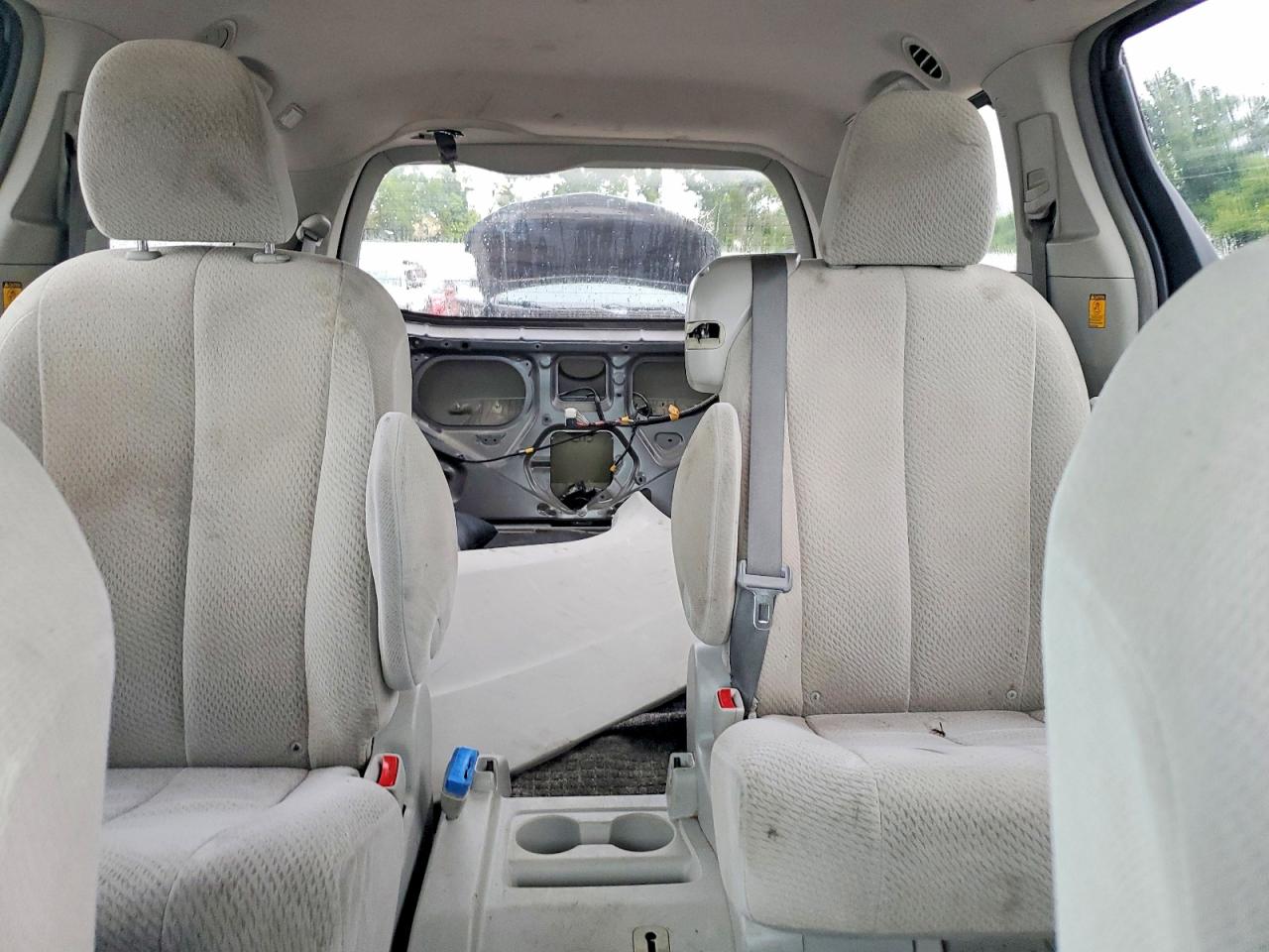 2013 Toyota Sienna Le White vin: 5TDKK3DC7DS283296