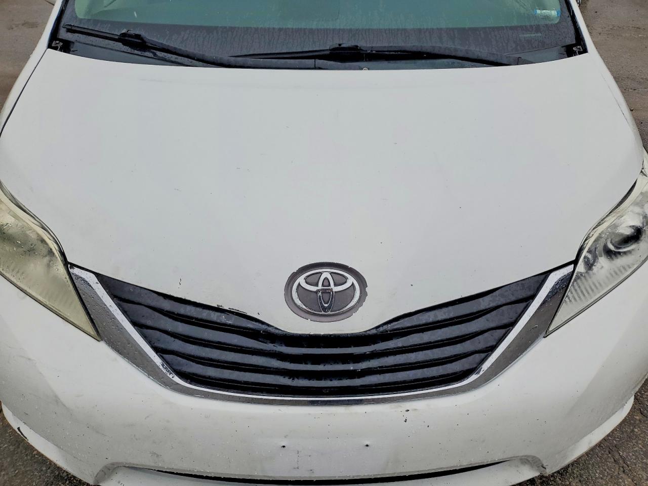2013 Toyota Sienna Le White vin: 5TDKK3DC7DS283296