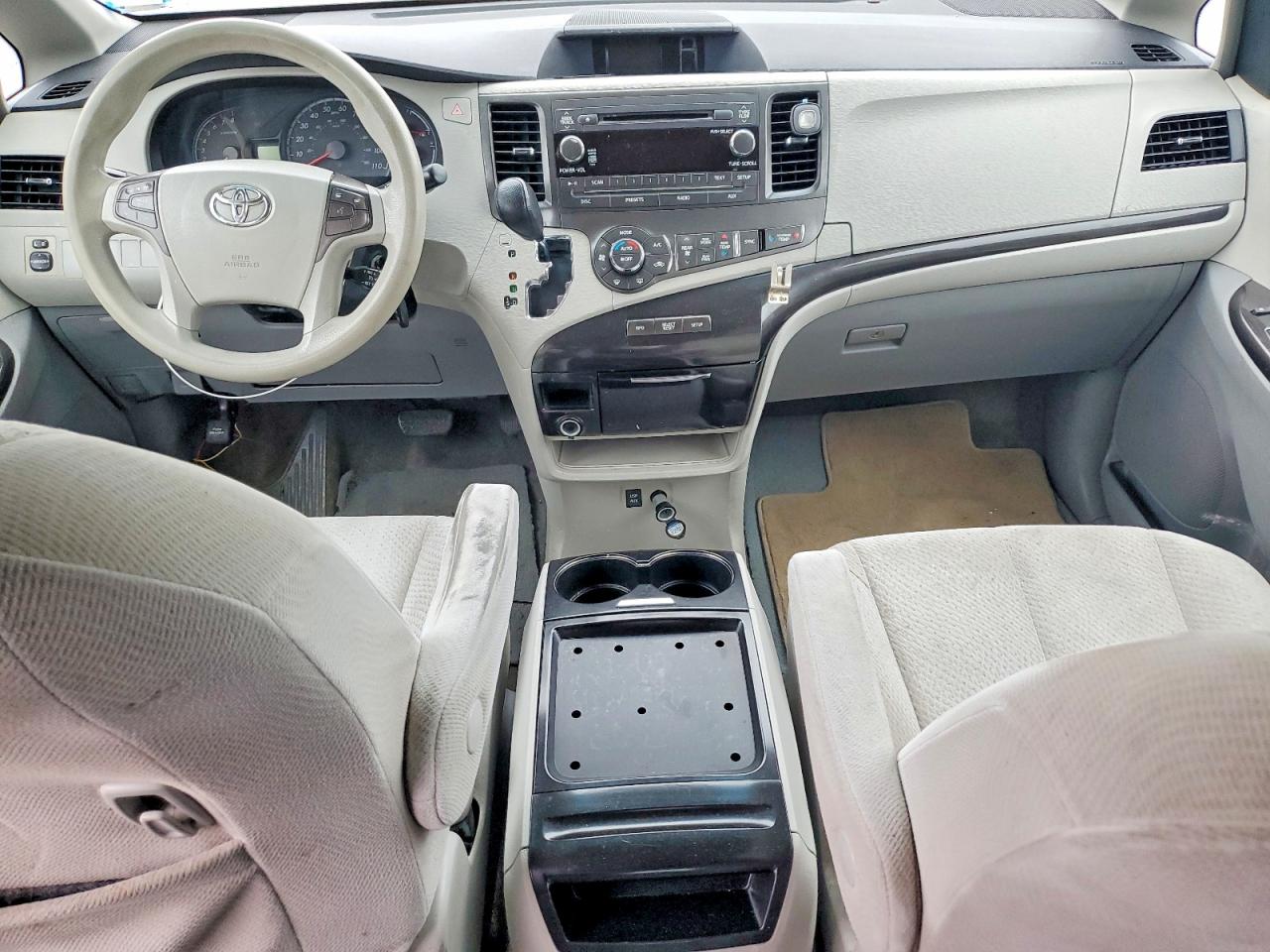 2013 Toyota Sienna Le White vin: 5TDKK3DC7DS283296