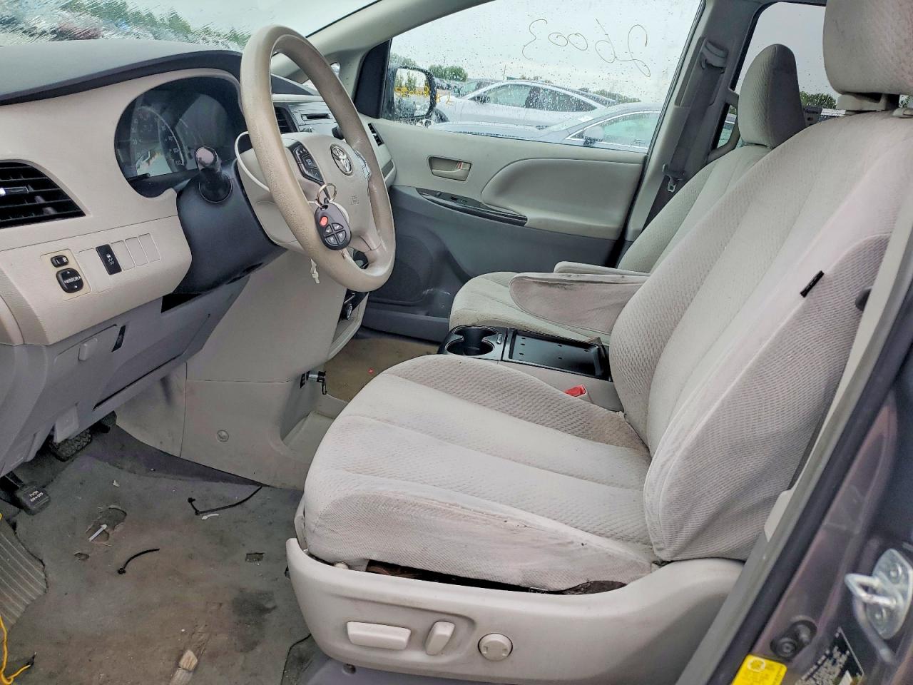 2013 Toyota Sienna Le White vin: 5TDKK3DC7DS283296