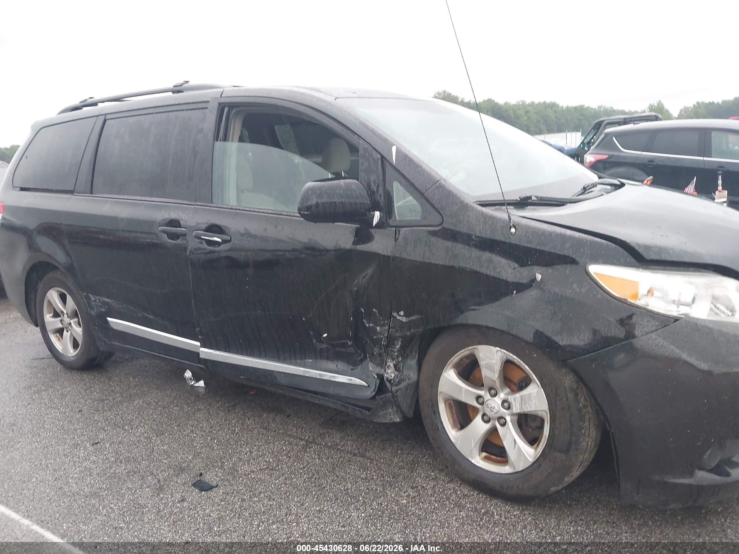 2013 Toyota Sienna Le V6 8 Passenger Black vin: 5TDKK3DC7DS304924