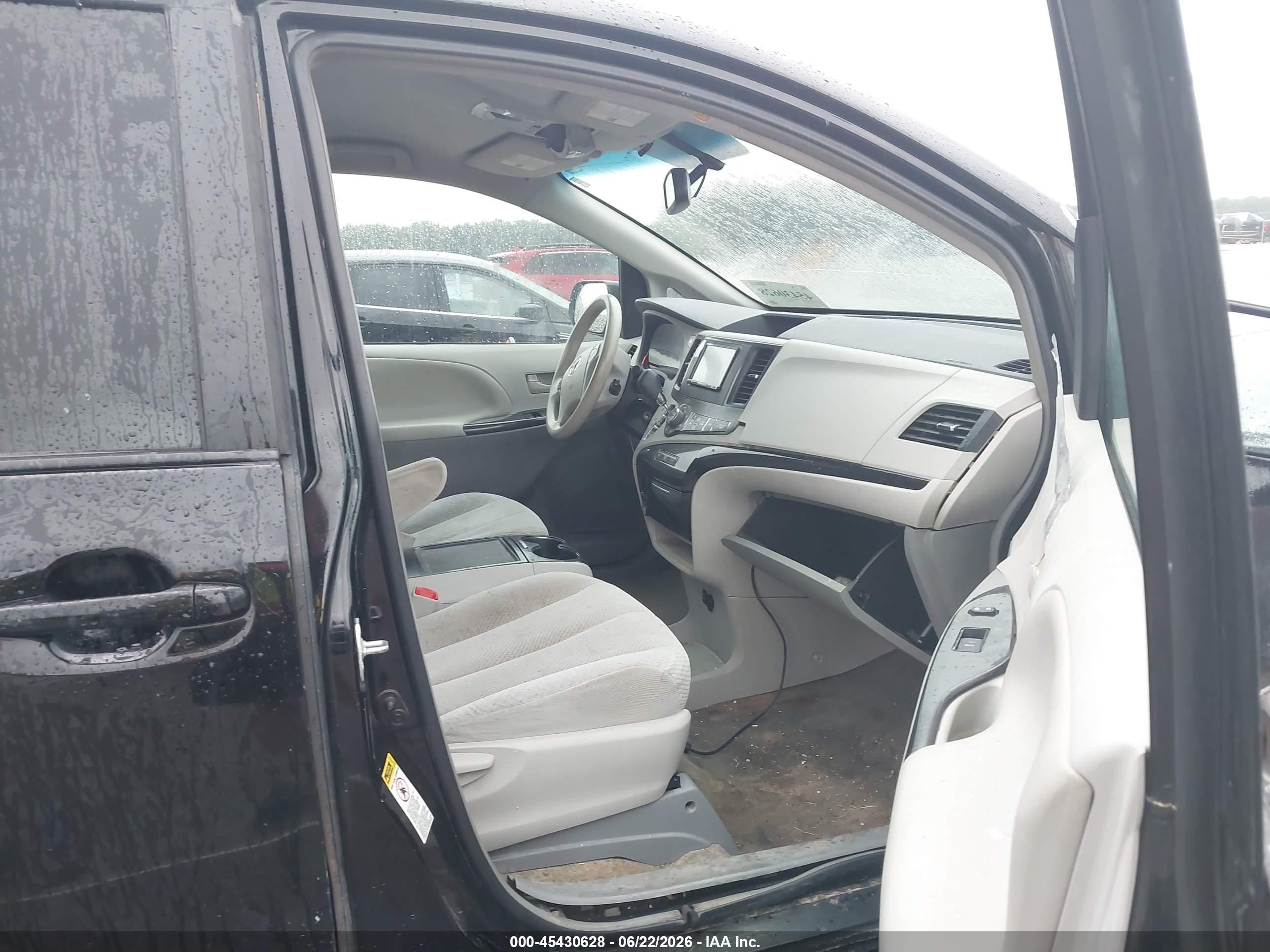 2013 Toyota Sienna Le V6 8 Passenger Black vin: 5TDKK3DC7DS304924