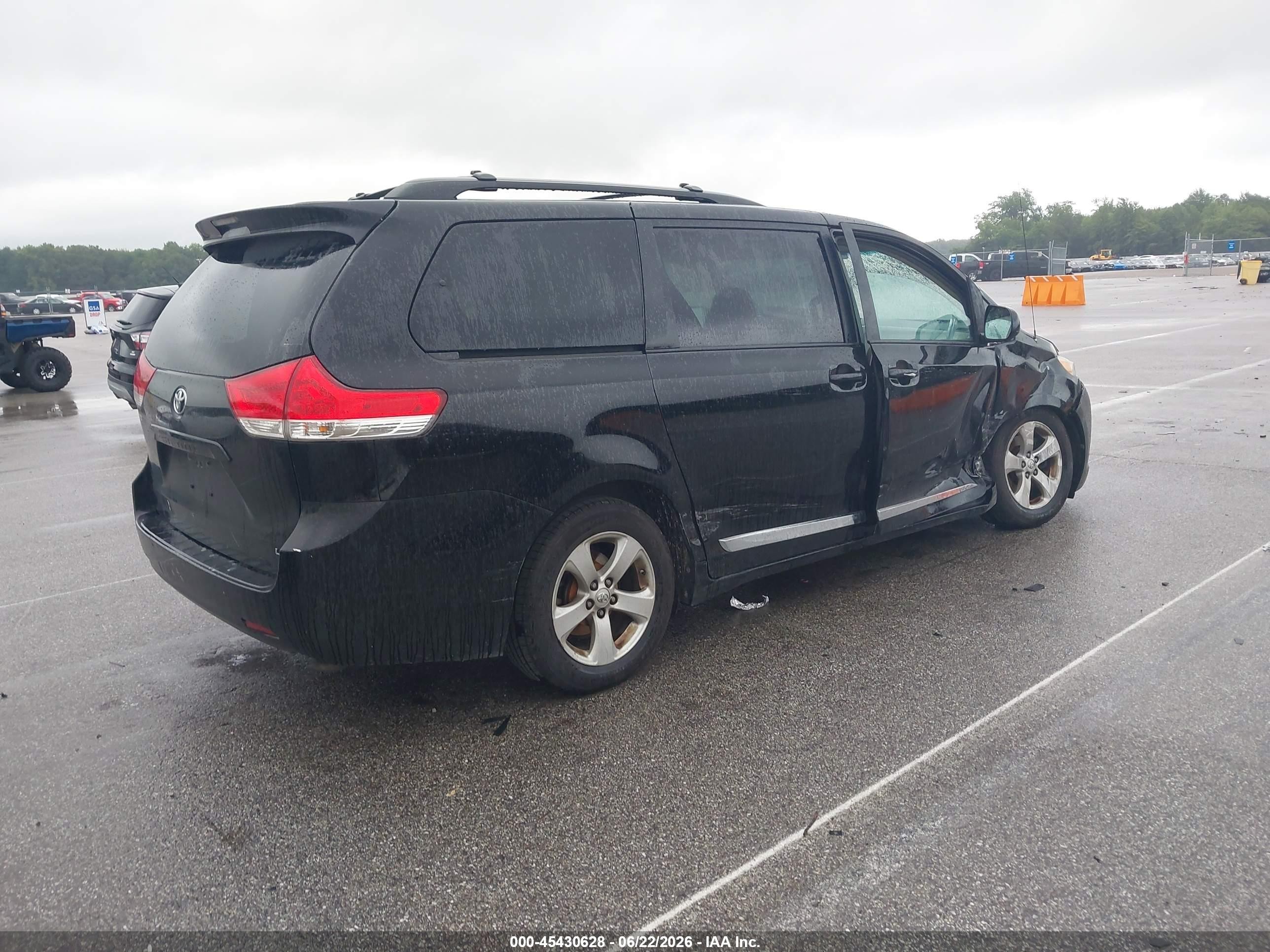 2013 Toyota Sienna Le V6 8 Passenger Black vin: 5TDKK3DC7DS304924