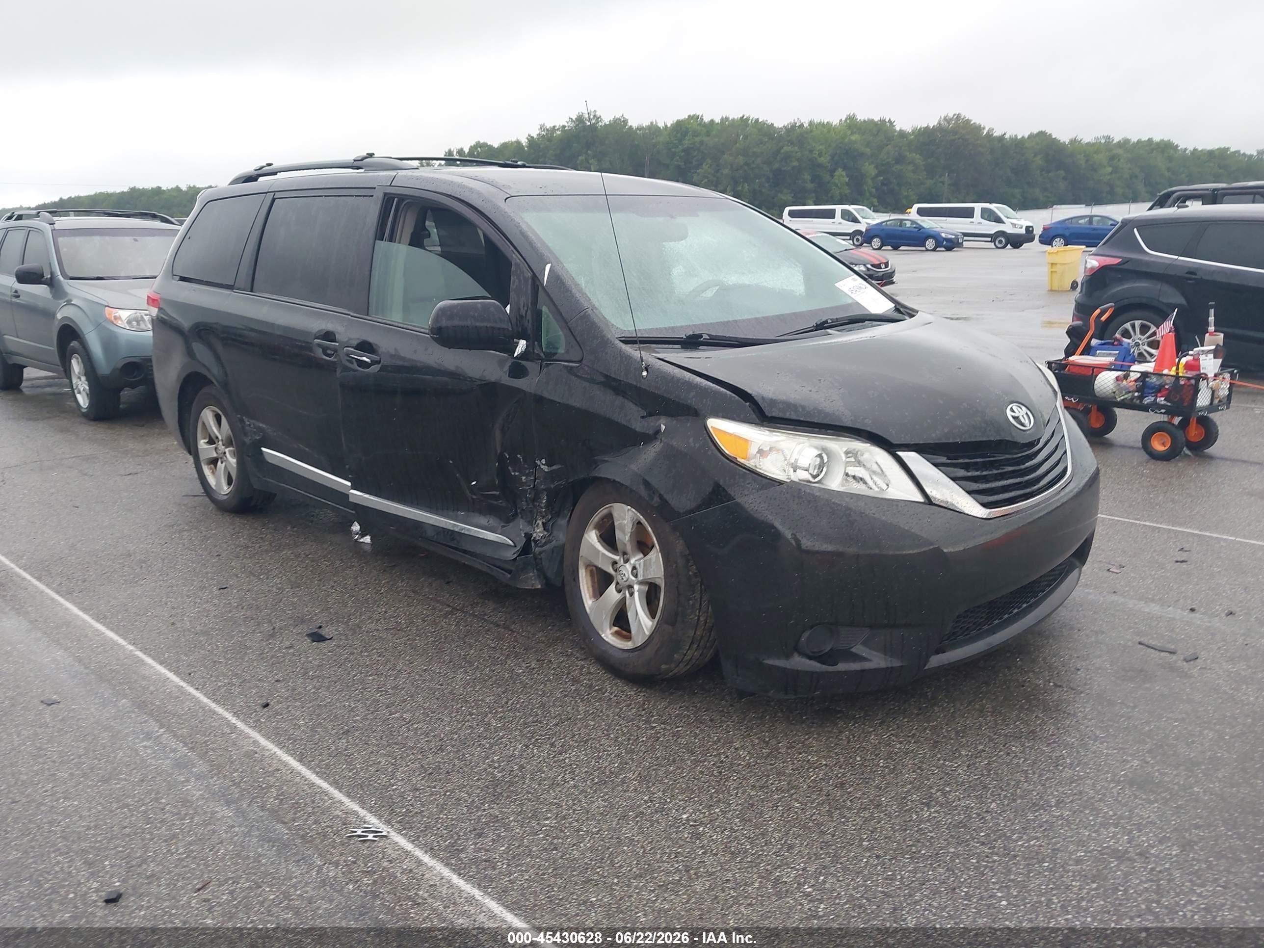 2013 Toyota Sienna Le V6 8 Passenger Black vin: 5TDKK3DC7DS304924