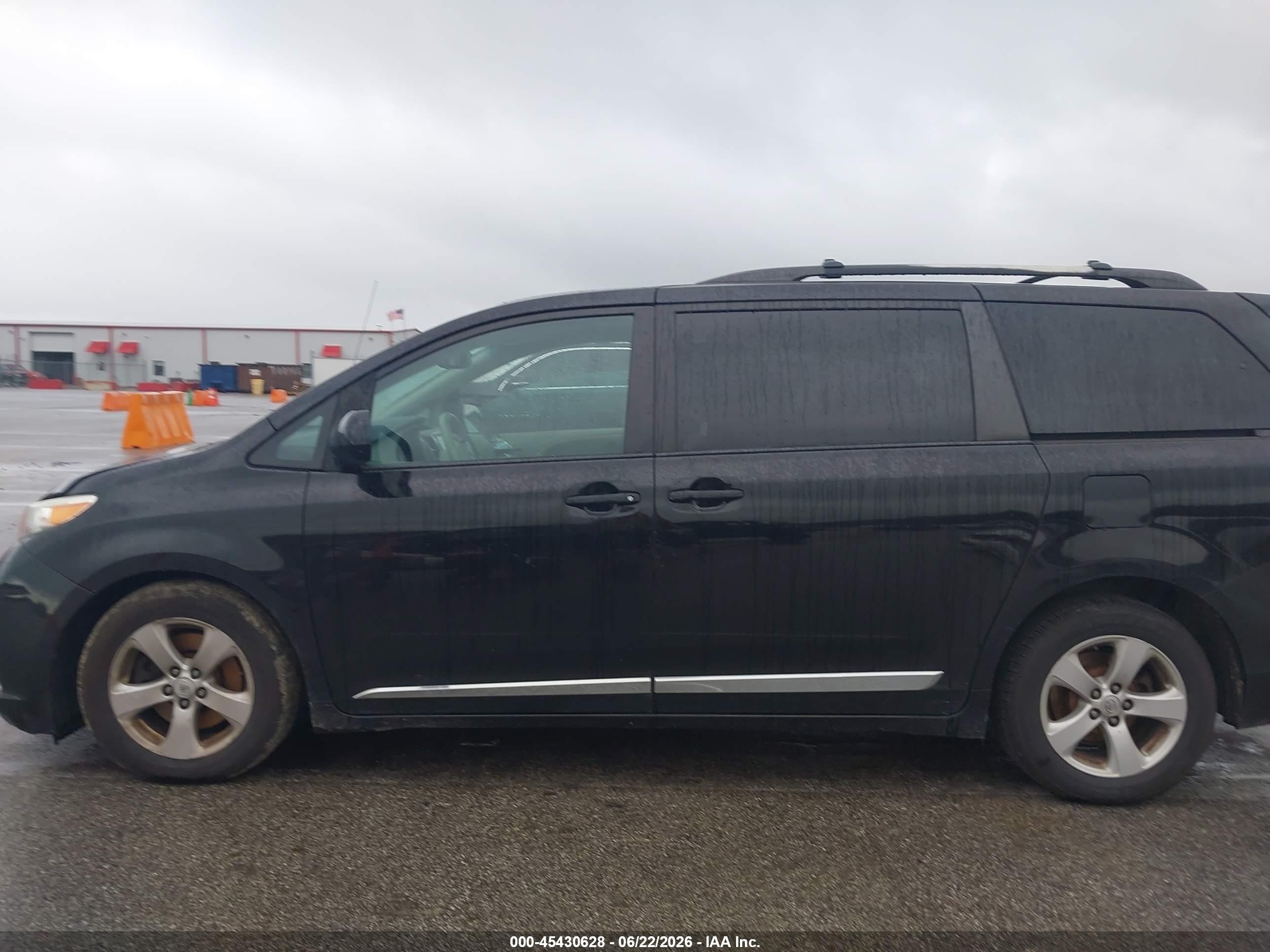 2013 Toyota Sienna Le V6 8 Passenger Black vin: 5TDKK3DC7DS304924