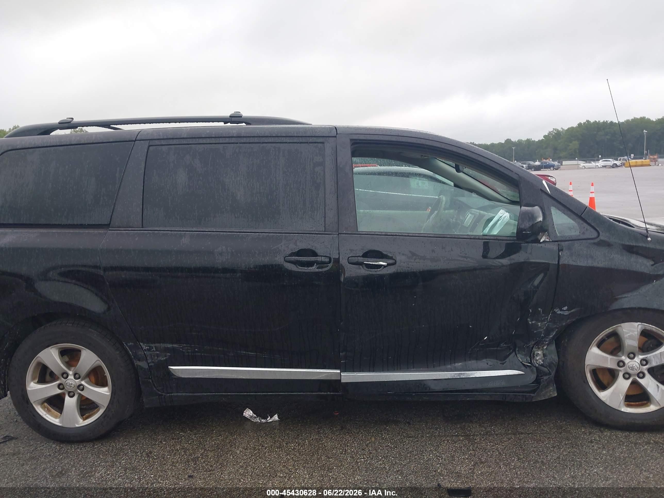 2013 Toyota Sienna Le V6 8 Passenger Black vin: 5TDKK3DC7DS304924