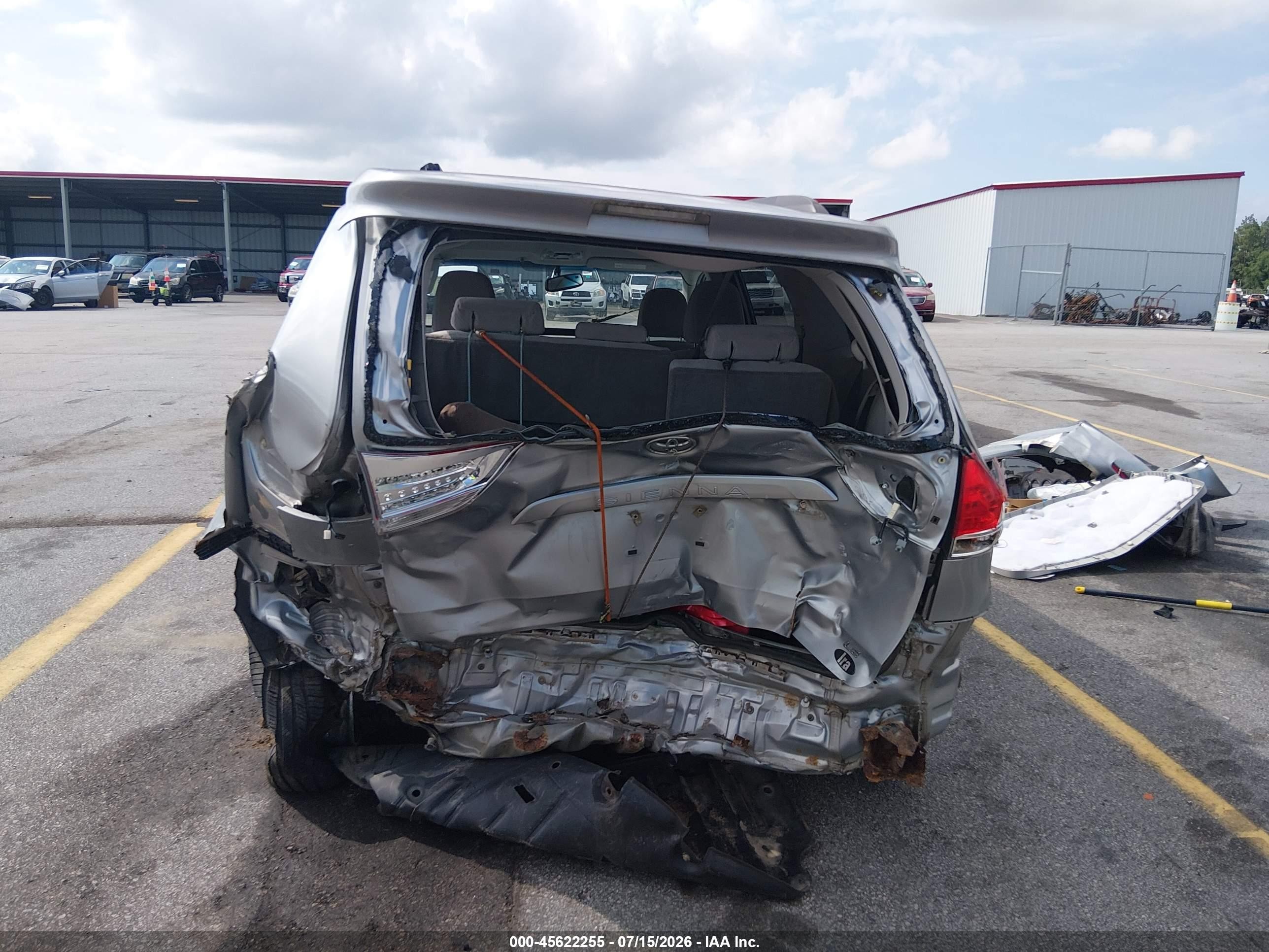 2013 Toyota Sienna Le V6 8 Passenger Silver vin: 5TDKK3DC7DS335588