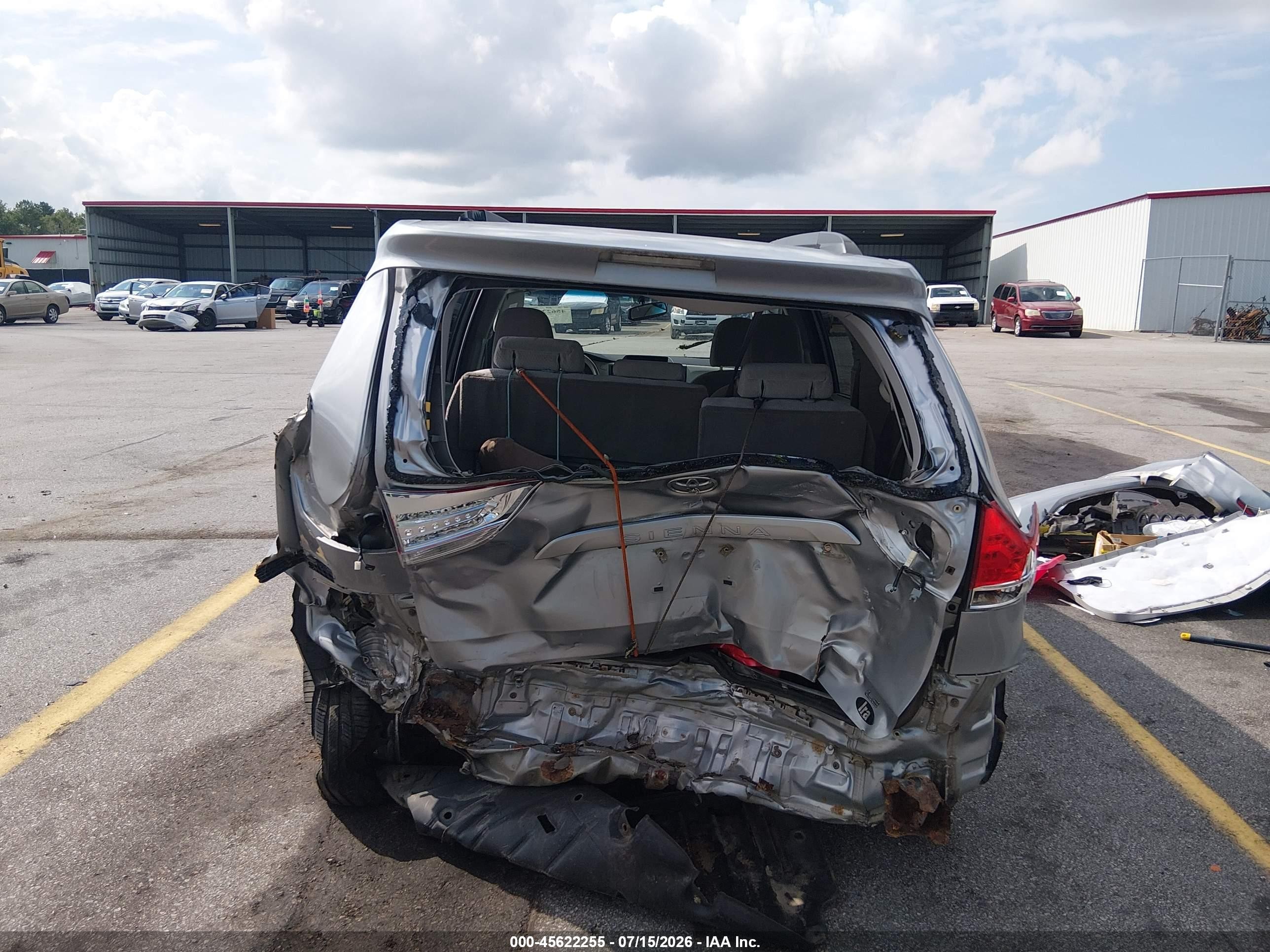 2013 Toyota Sienna Le V6 8 Passenger Silver vin: 5TDKK3DC7DS335588