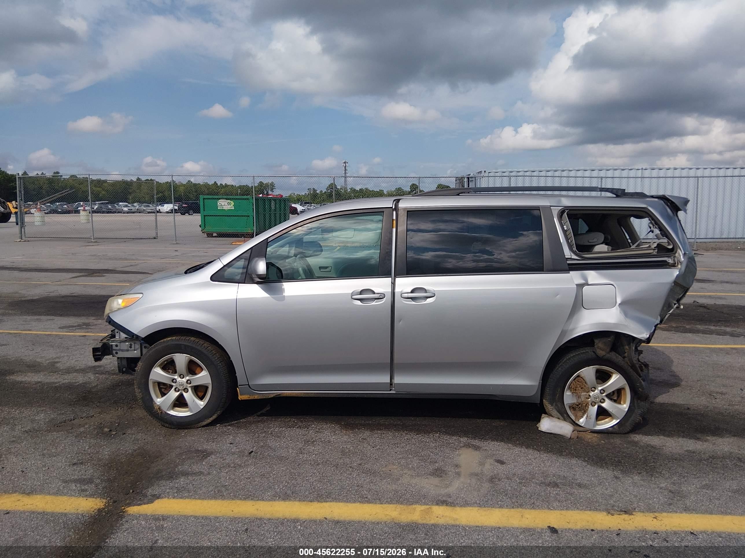 2013 Toyota Sienna Le V6 8 Passenger Silver vin: 5TDKK3DC7DS335588