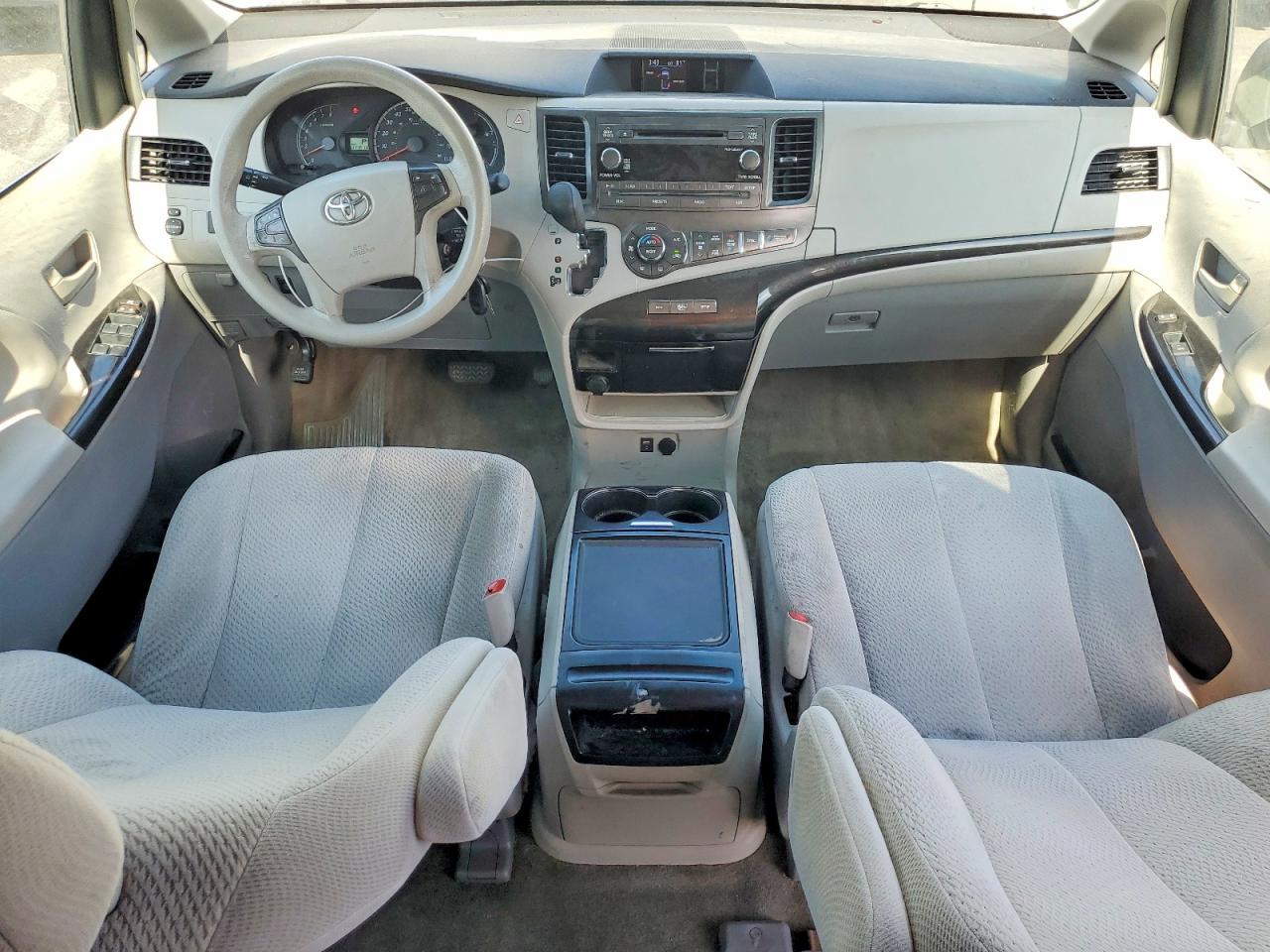 2013 Toyota Sienna Le White vin: 5TDKK3DC7DS341908