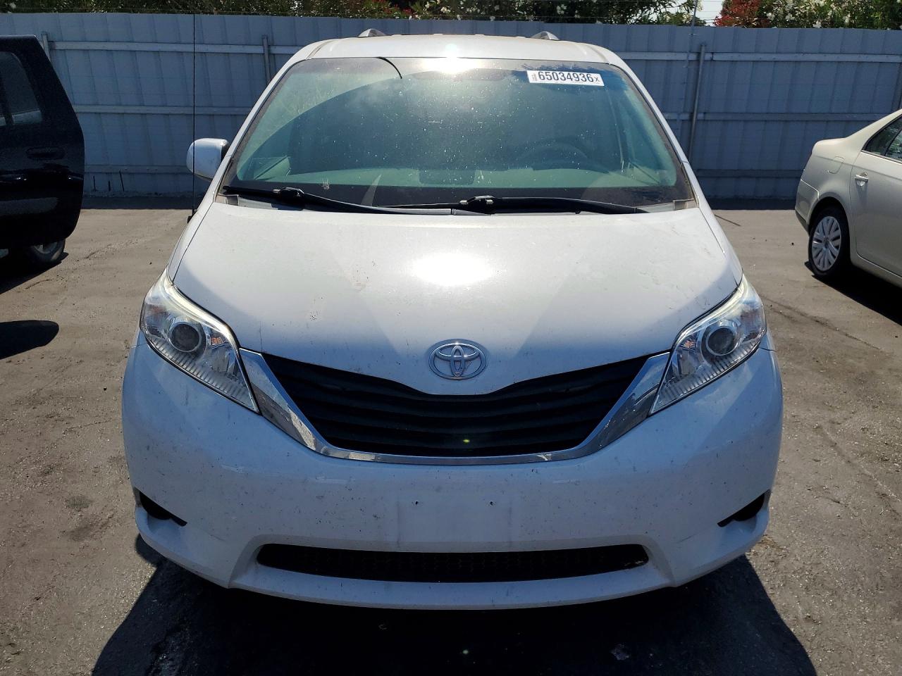 2013 Toyota Sienna Le White vin: 5TDKK3DC7DS341908