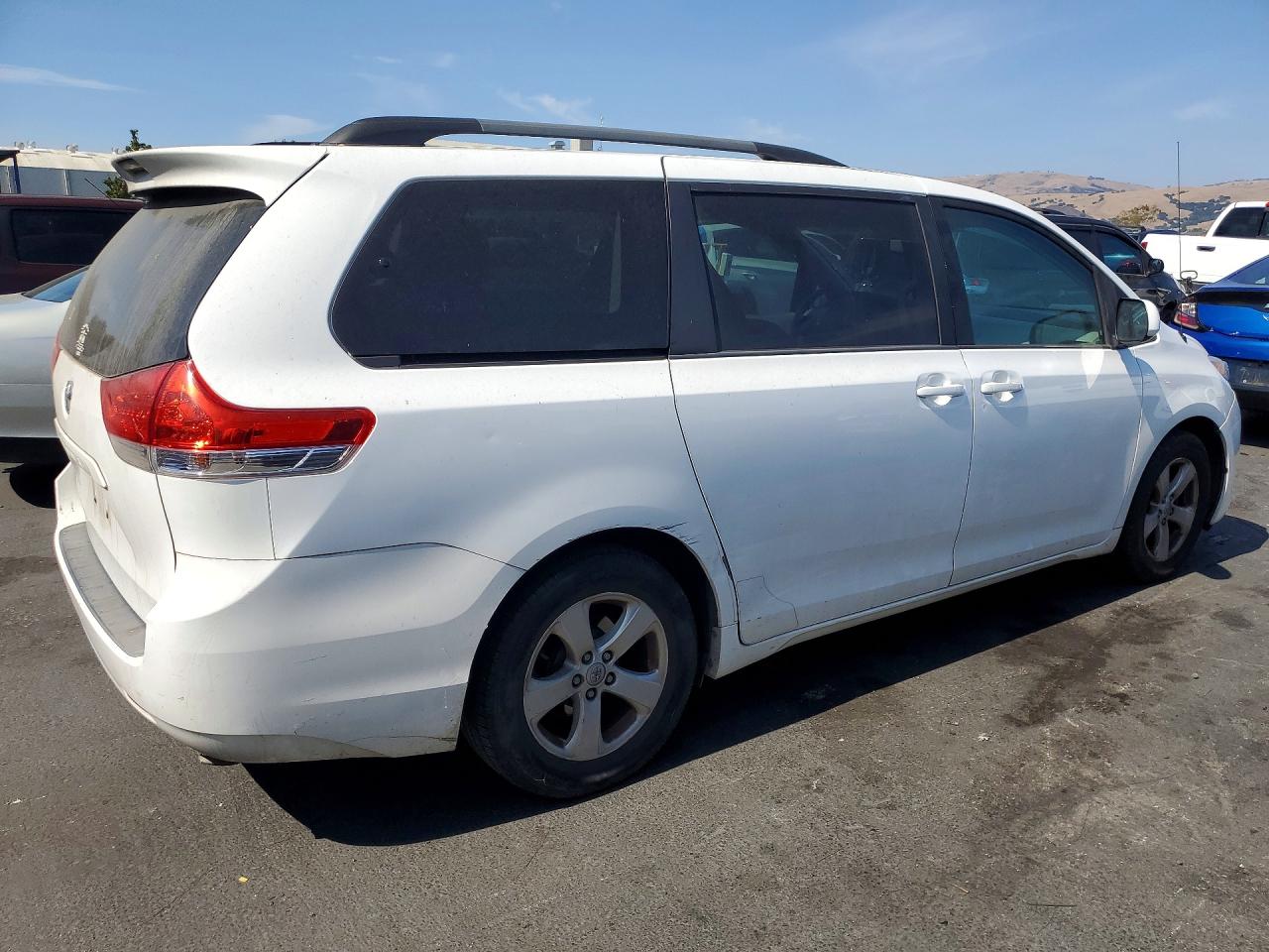 2013 Toyota Sienna Le White vin: 5TDKK3DC7DS341908