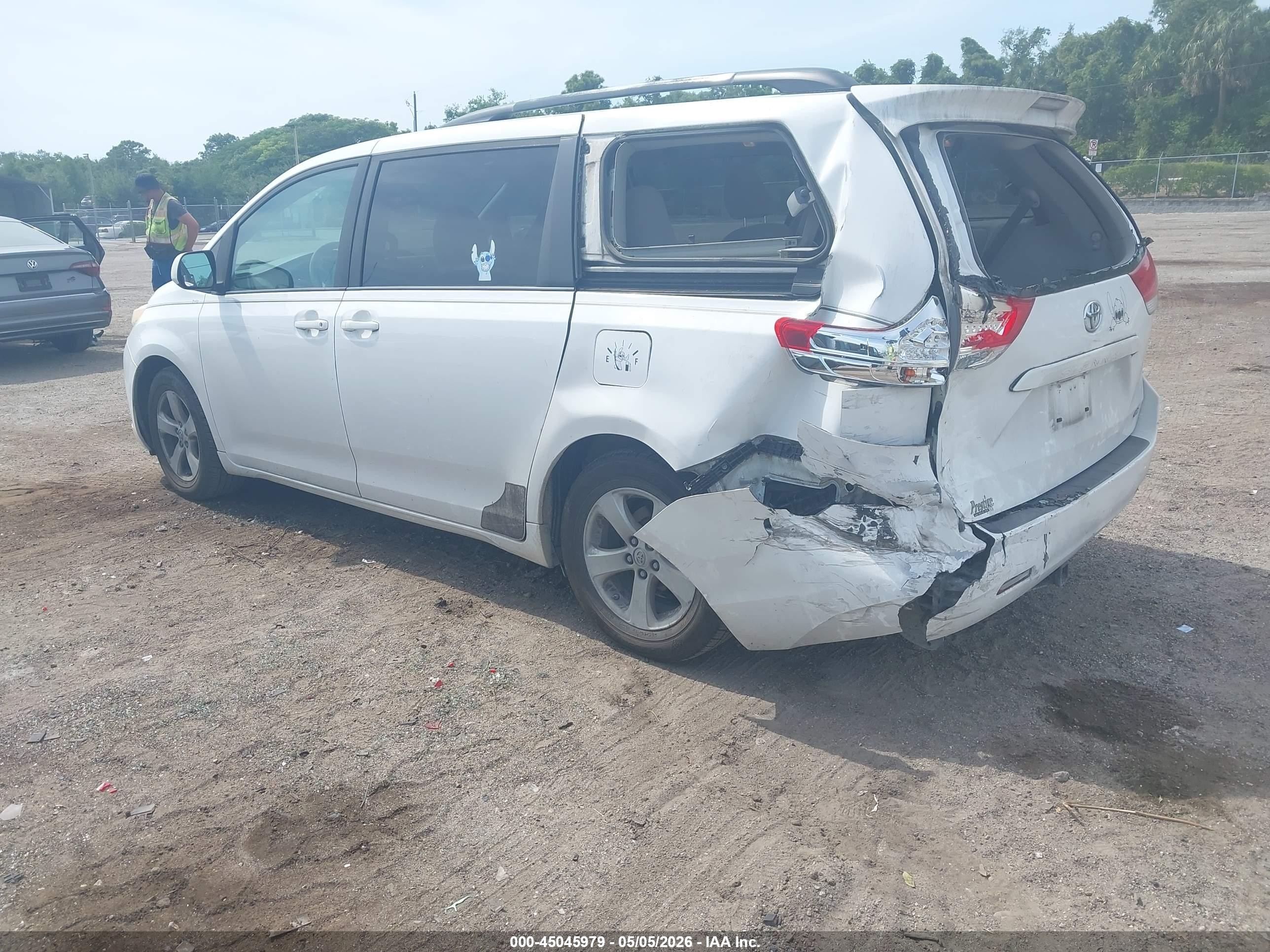 2013 Toyota Sienna Le V6 8 Passenger Белый vin: 5TDKK3DC7DS346512