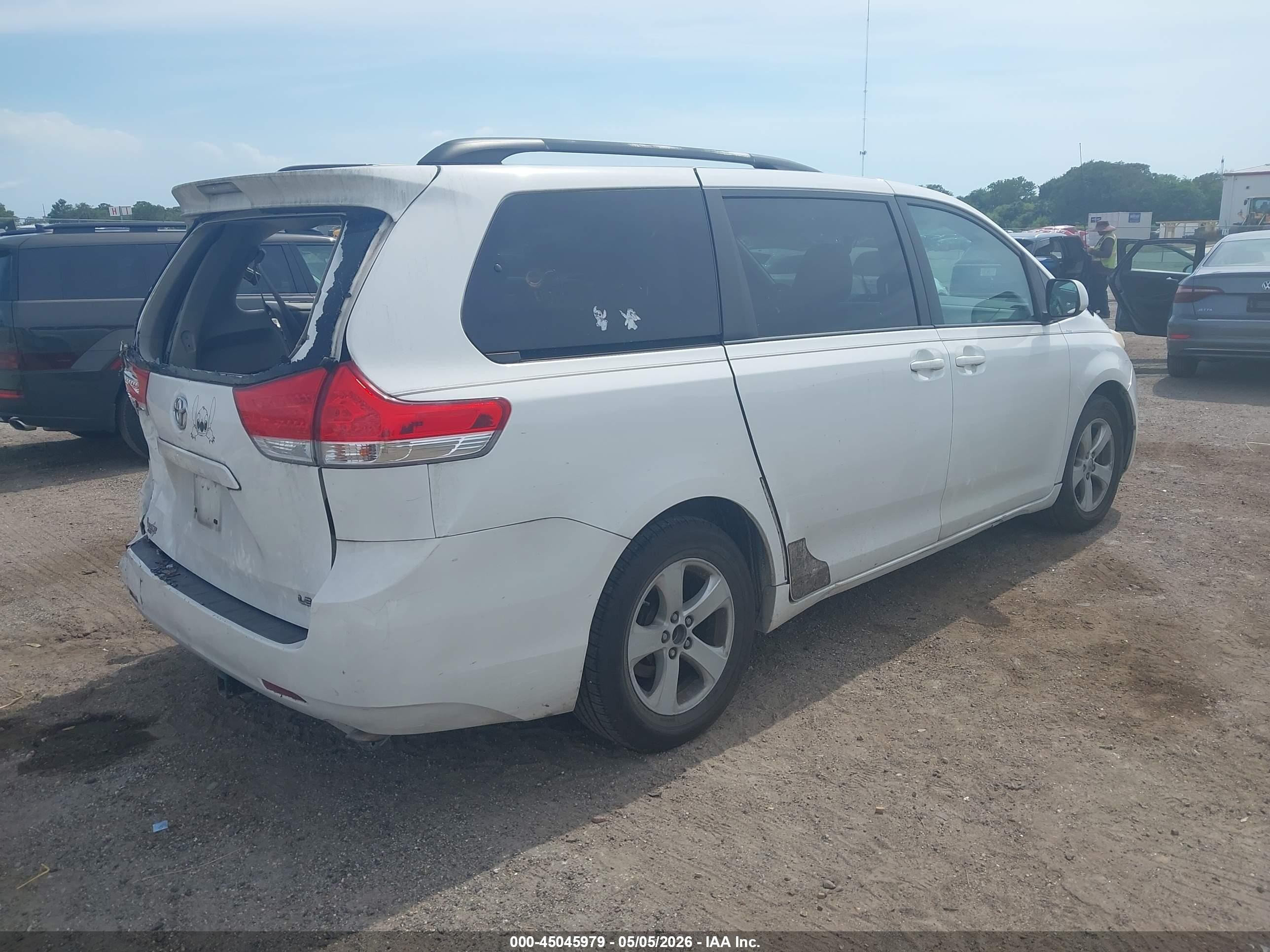 2013 Toyota Sienna Le V6 8 Passenger Белый vin: 5TDKK3DC7DS346512