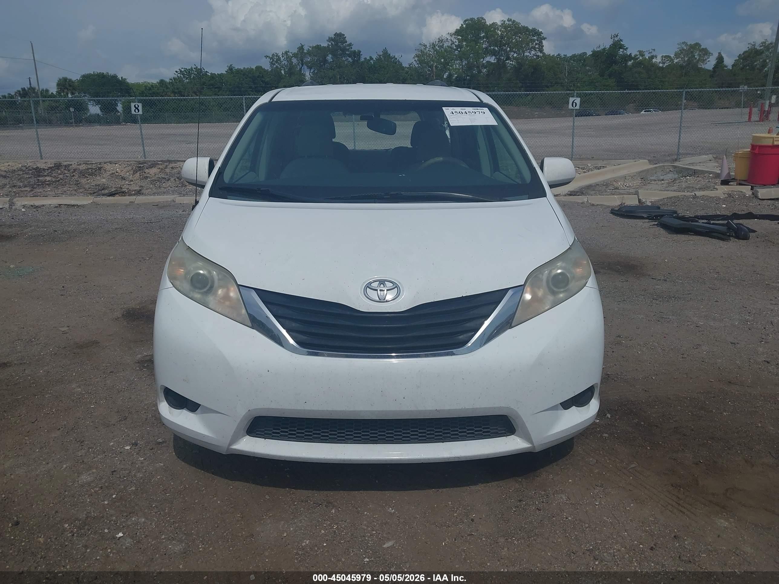 2013 Toyota Sienna Le V6 8 Passenger Белый vin: 5TDKK3DC7DS346512