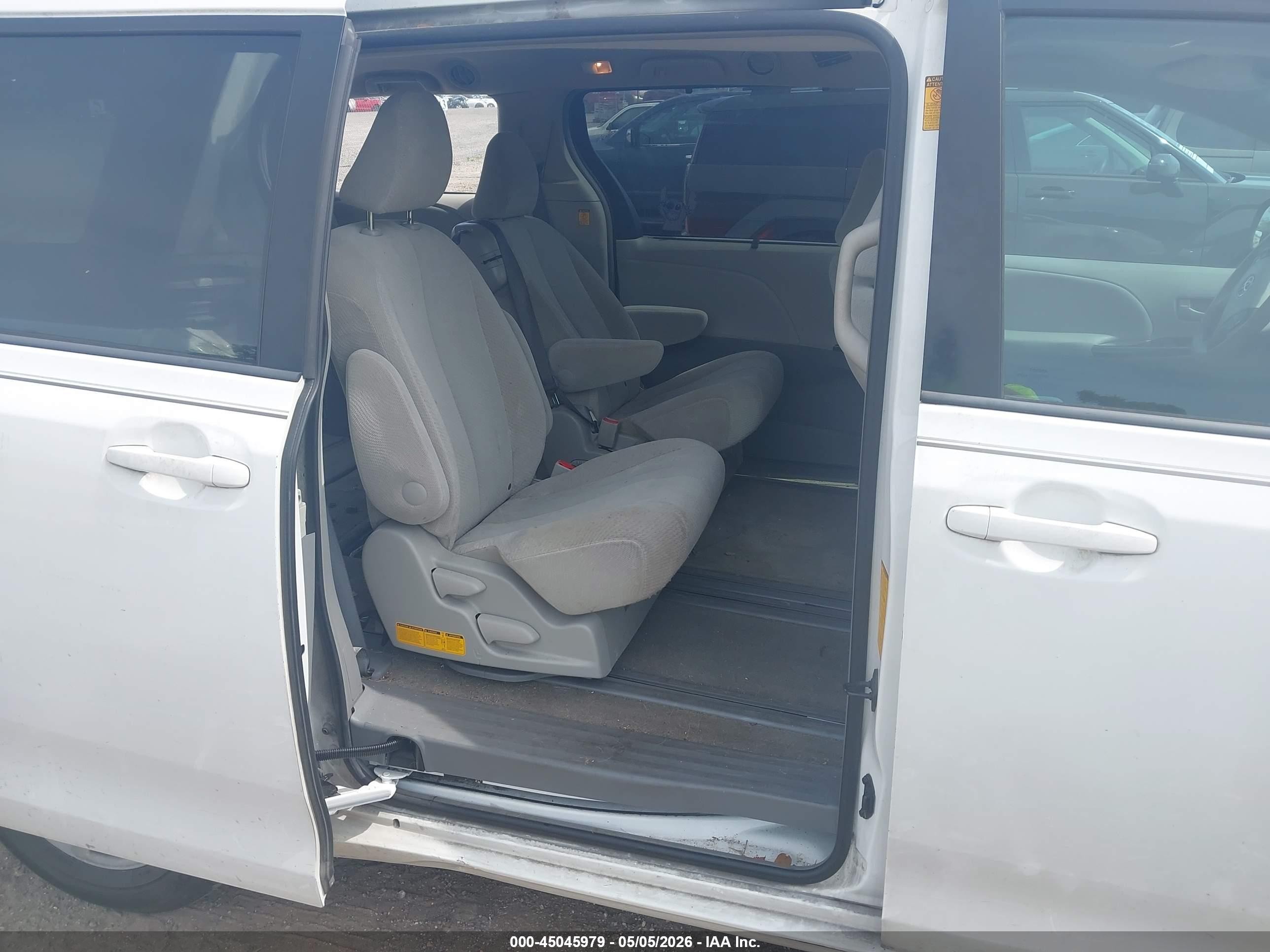 2013 Toyota Sienna Le V6 8 Passenger Белый vin: 5TDKK3DC7DS346512