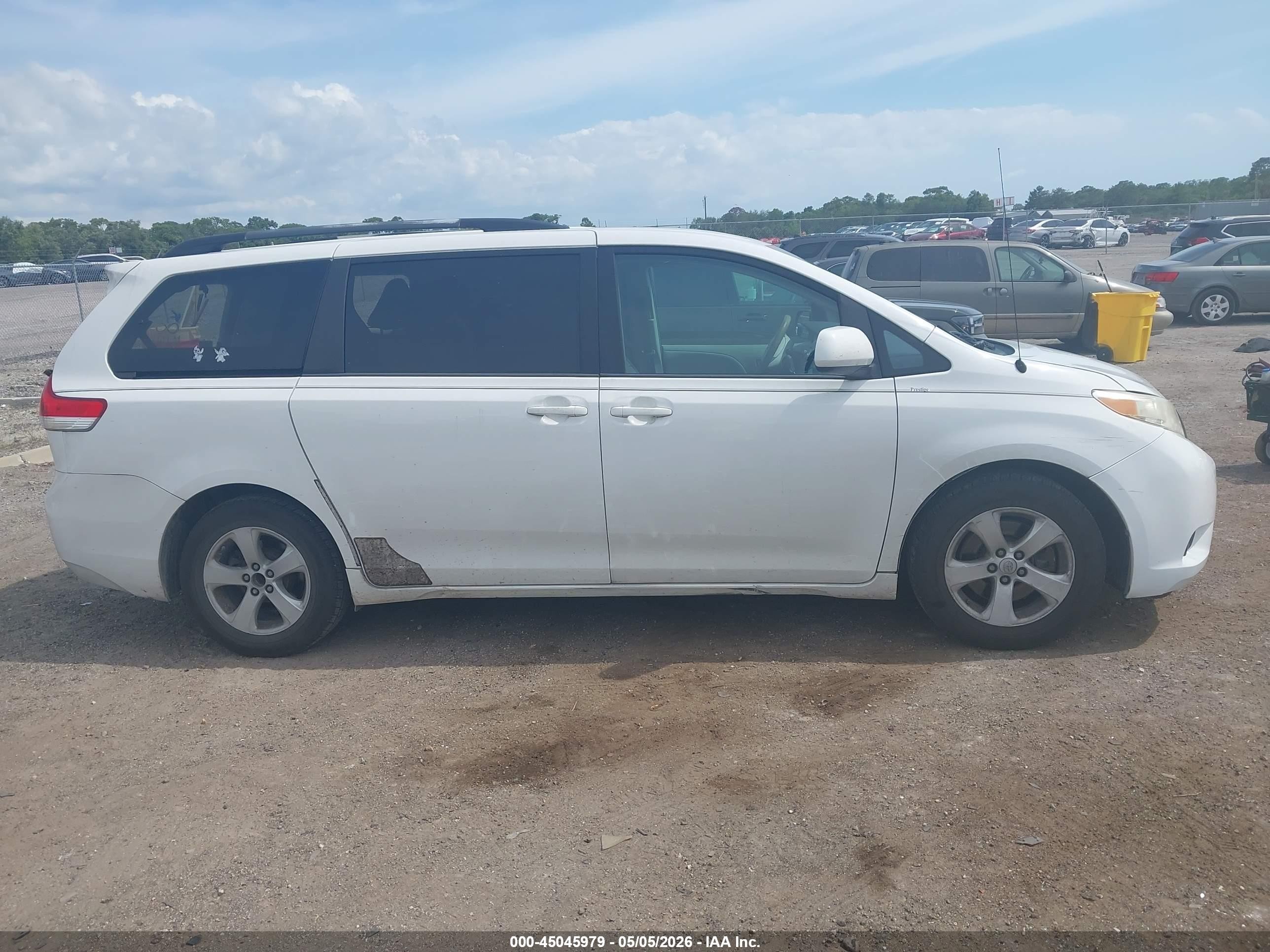 2013 Toyota Sienna Le V6 8 Passenger Белый vin: 5TDKK3DC7DS346512