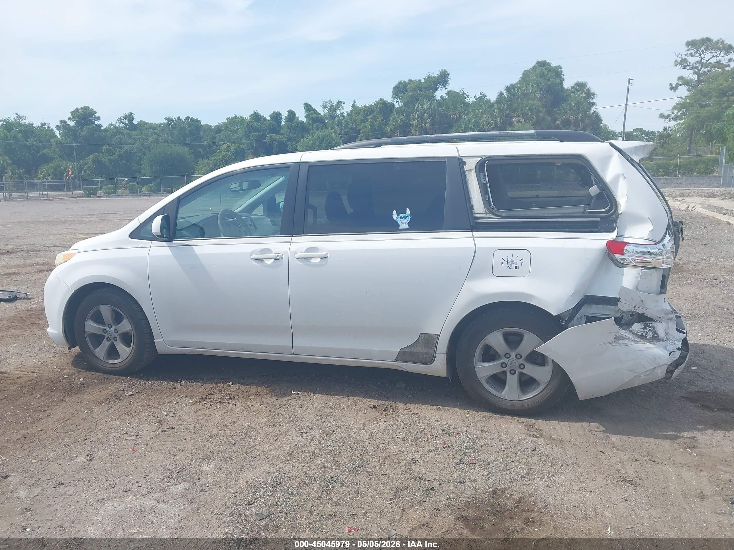 2013 Toyota Sienna Le V6 8 Passenger Белый vin: 5TDKK3DC7DS346512