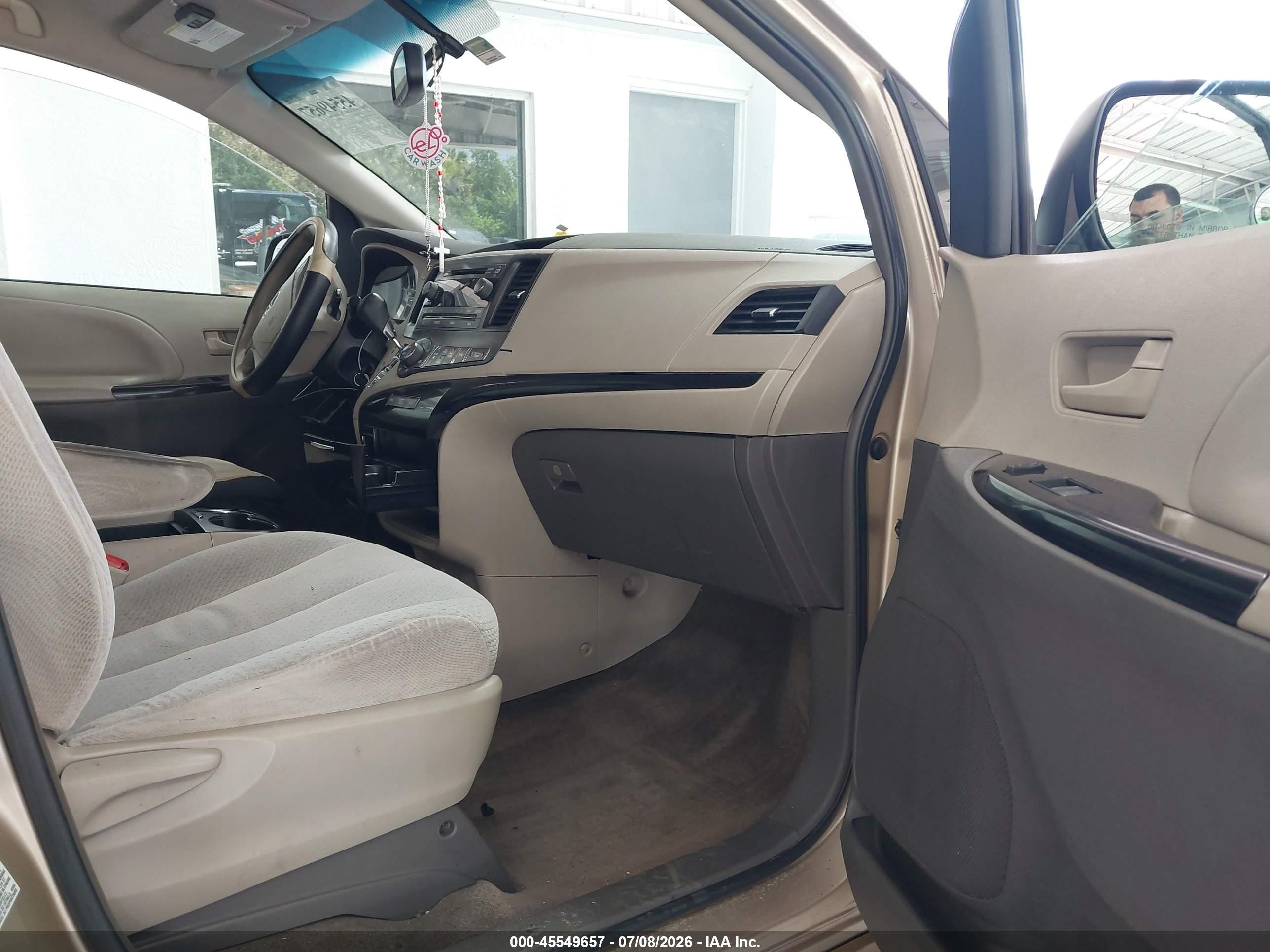 2013 Toyota Sienna Le V6 8 Passenger Gold vin: 5TDKK3DC7DS356747
