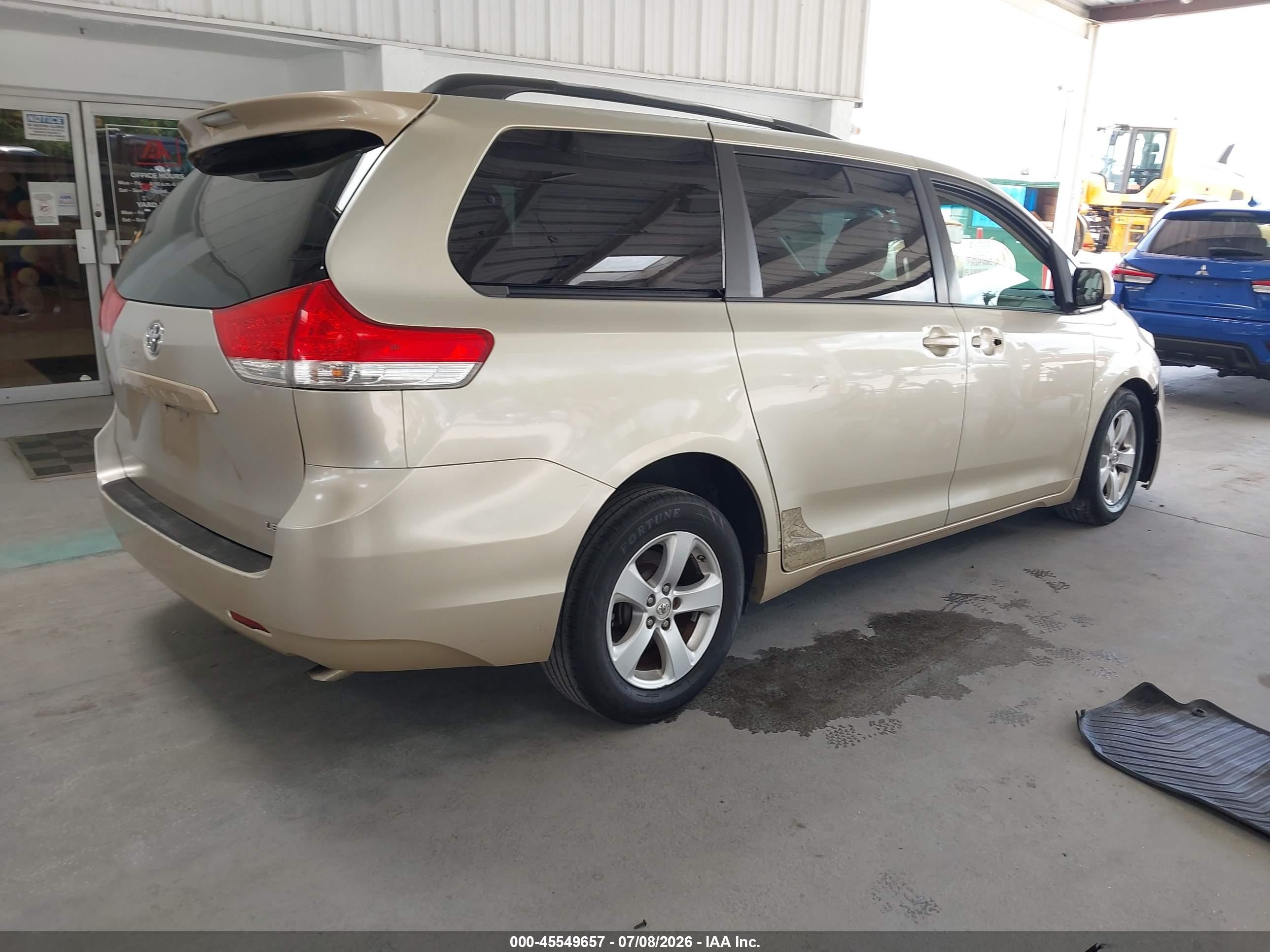 2013 Toyota Sienna Le V6 8 Passenger Gold vin: 5TDKK3DC7DS356747
