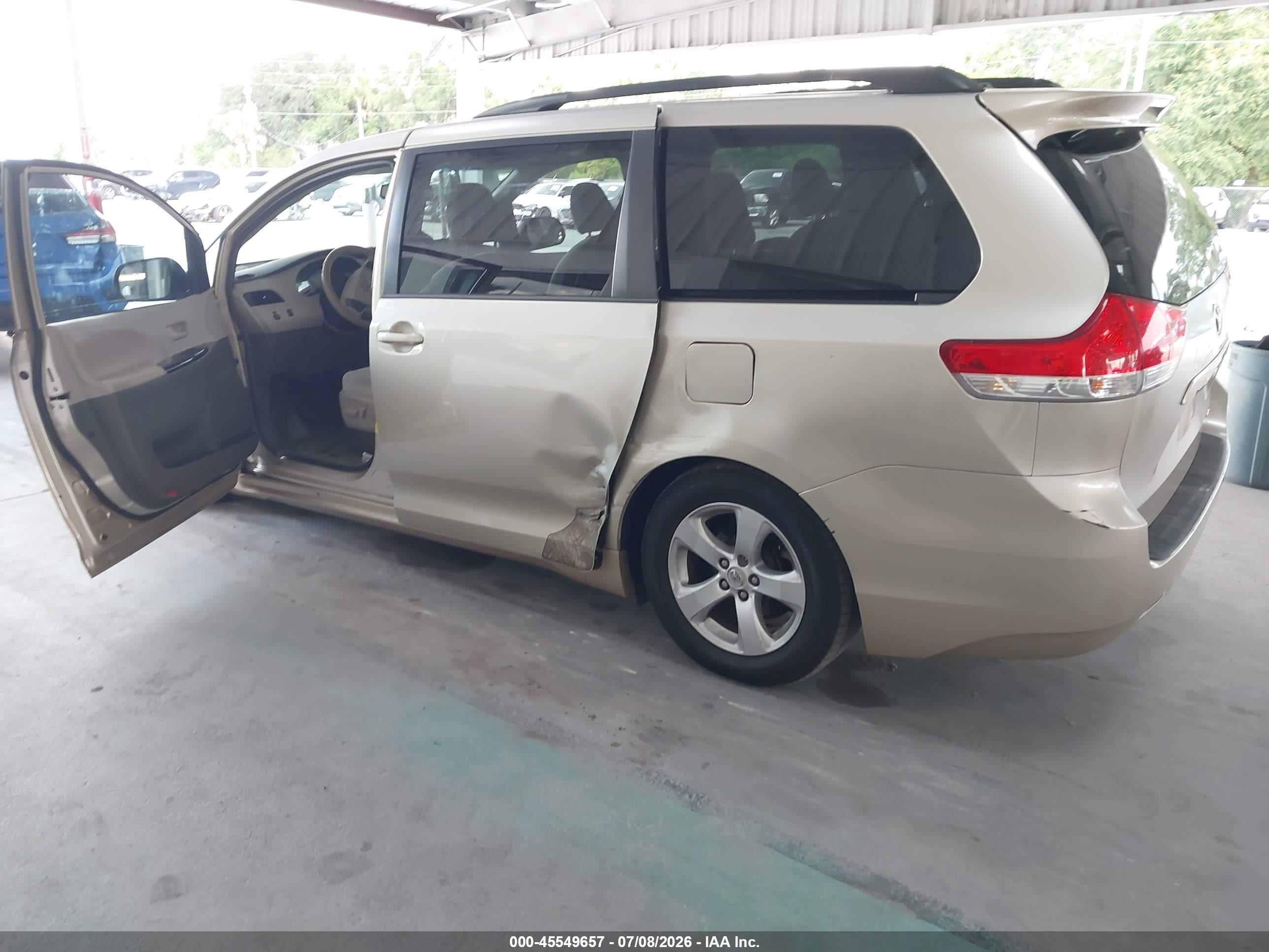 2013 Toyota Sienna Le V6 8 Passenger Gold vin: 5TDKK3DC7DS356747