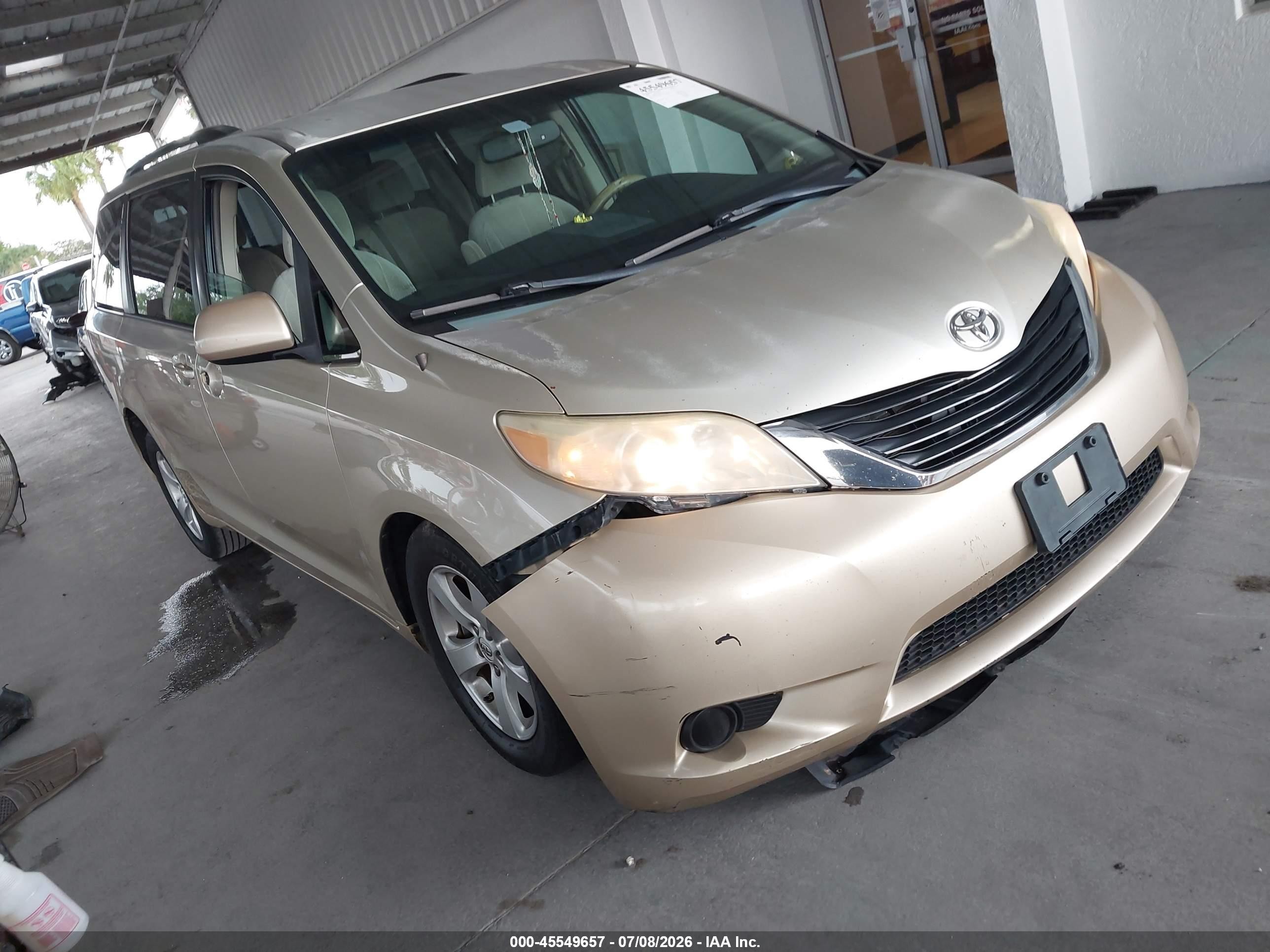 2013 Toyota Sienna Le V6 8 Passenger Gold vin: 5TDKK3DC7DS356747